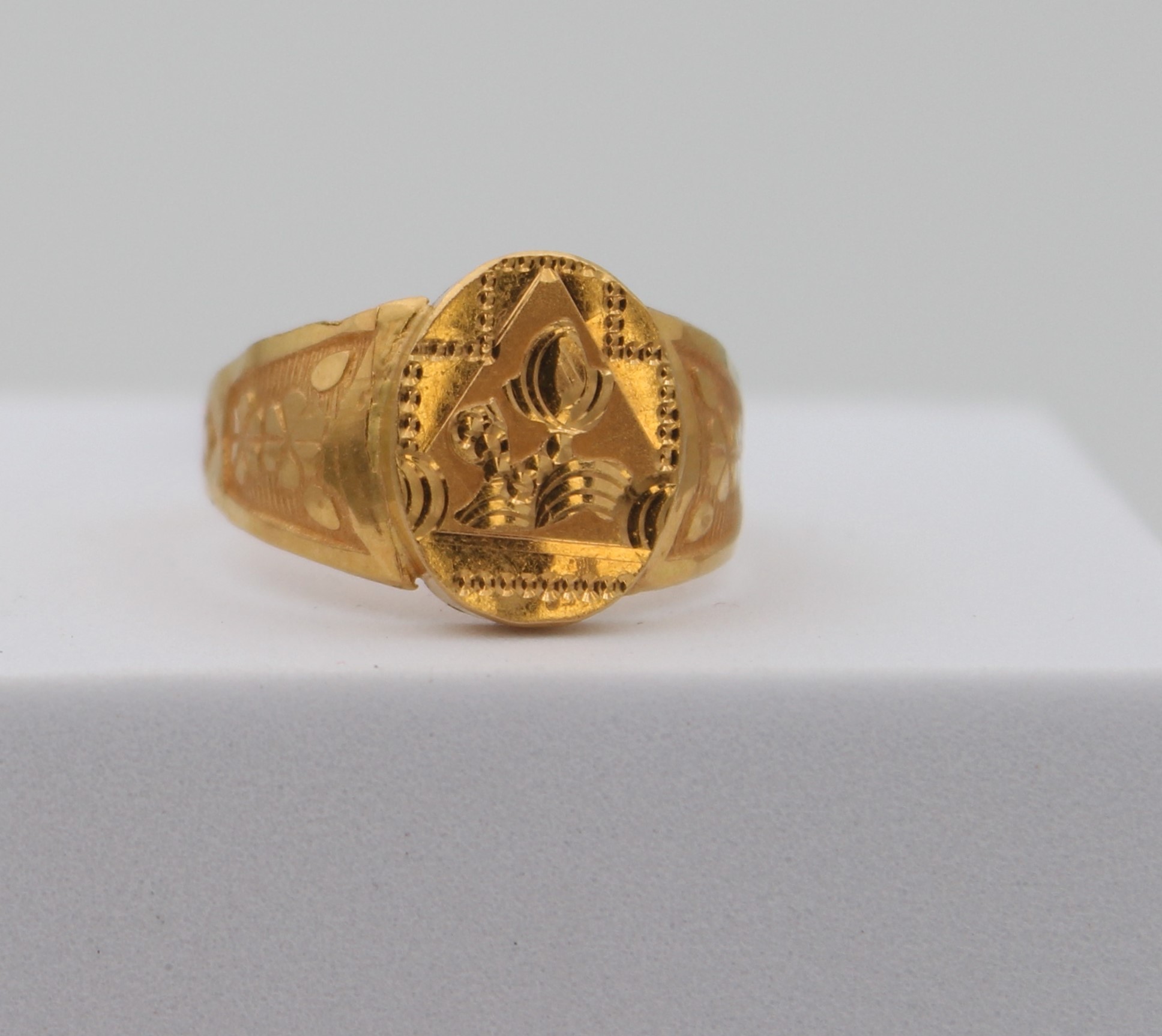 GENTS RING