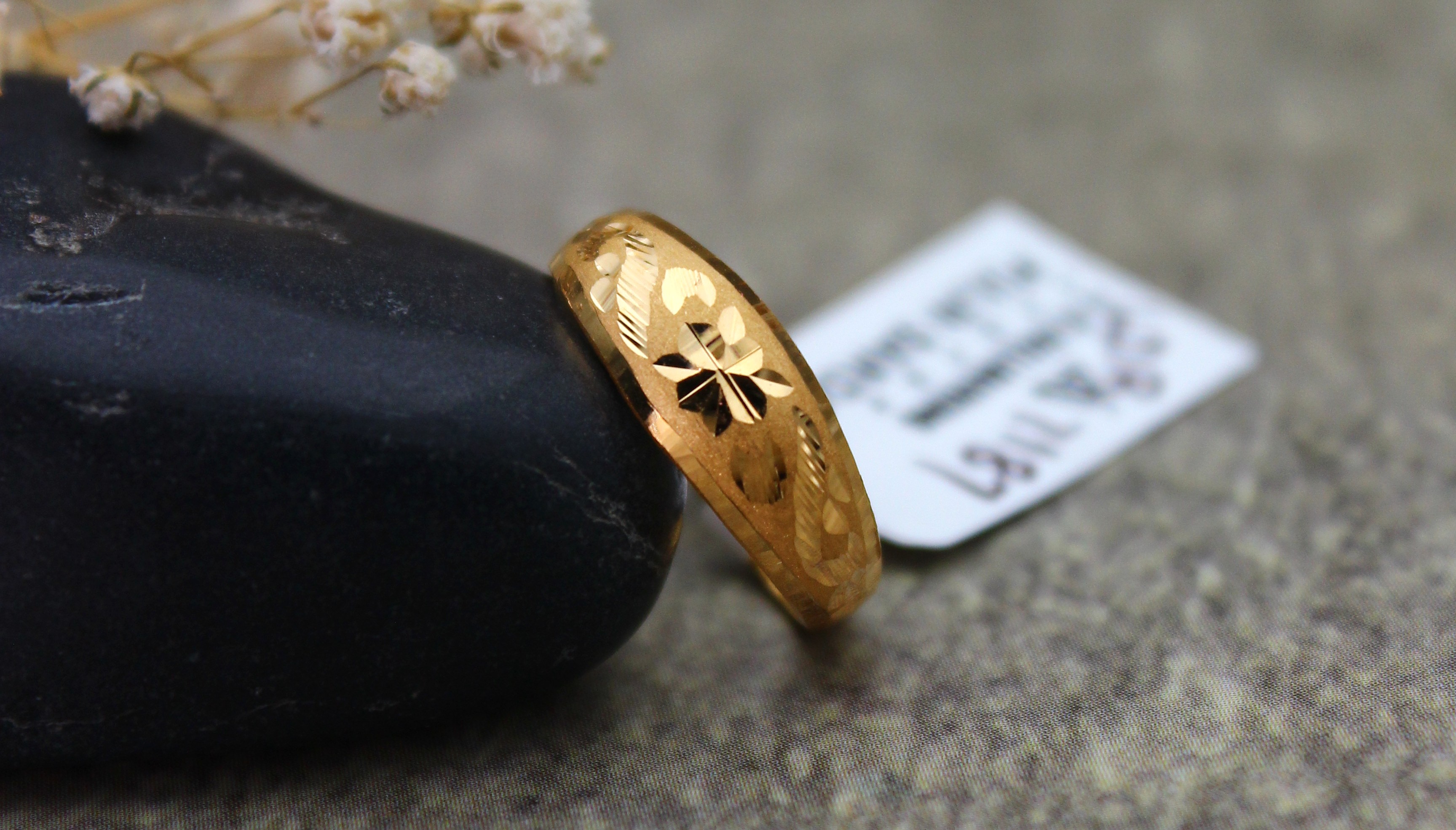 LADIES GOLD DESIGN RING
