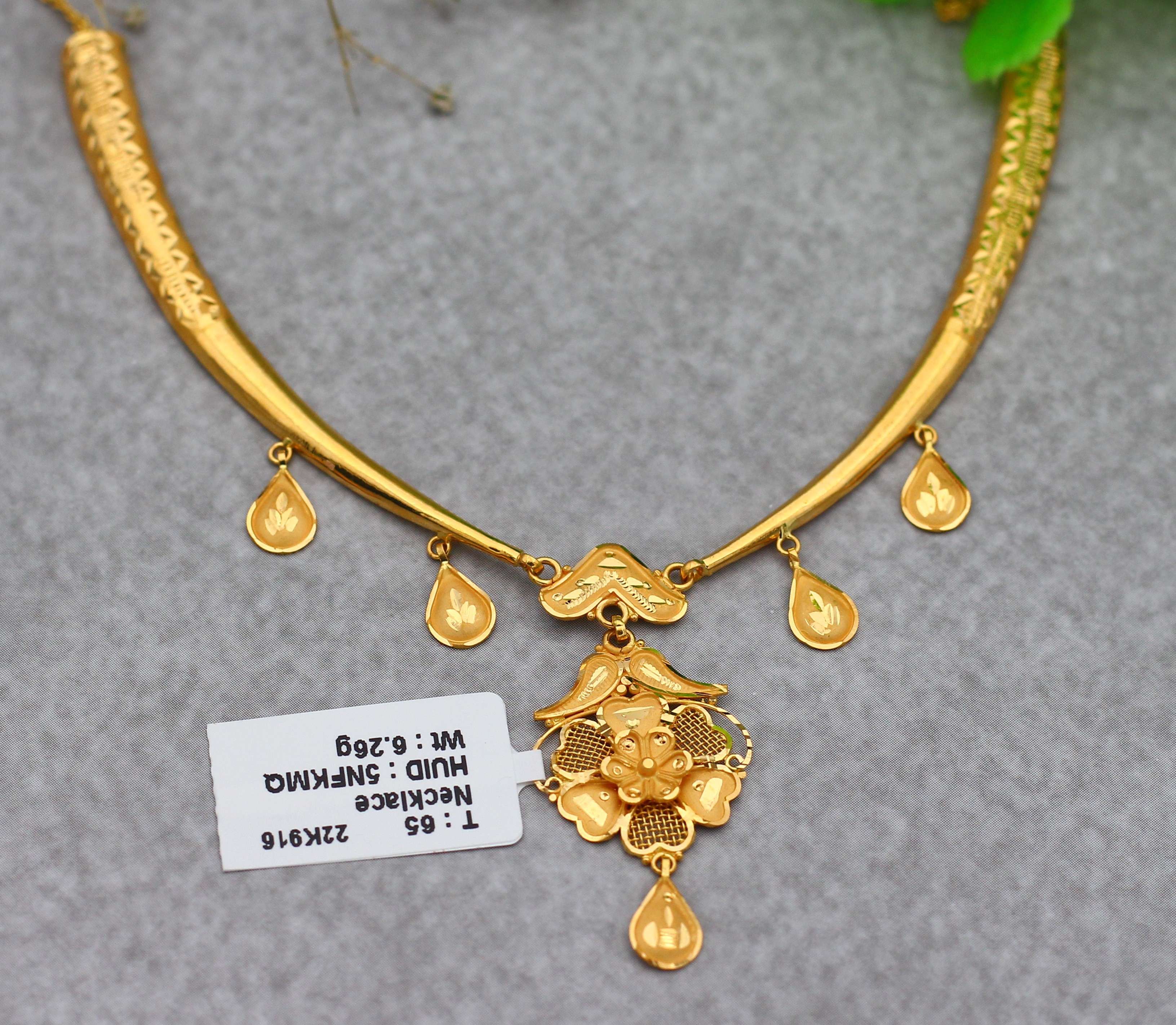 NECKLACE