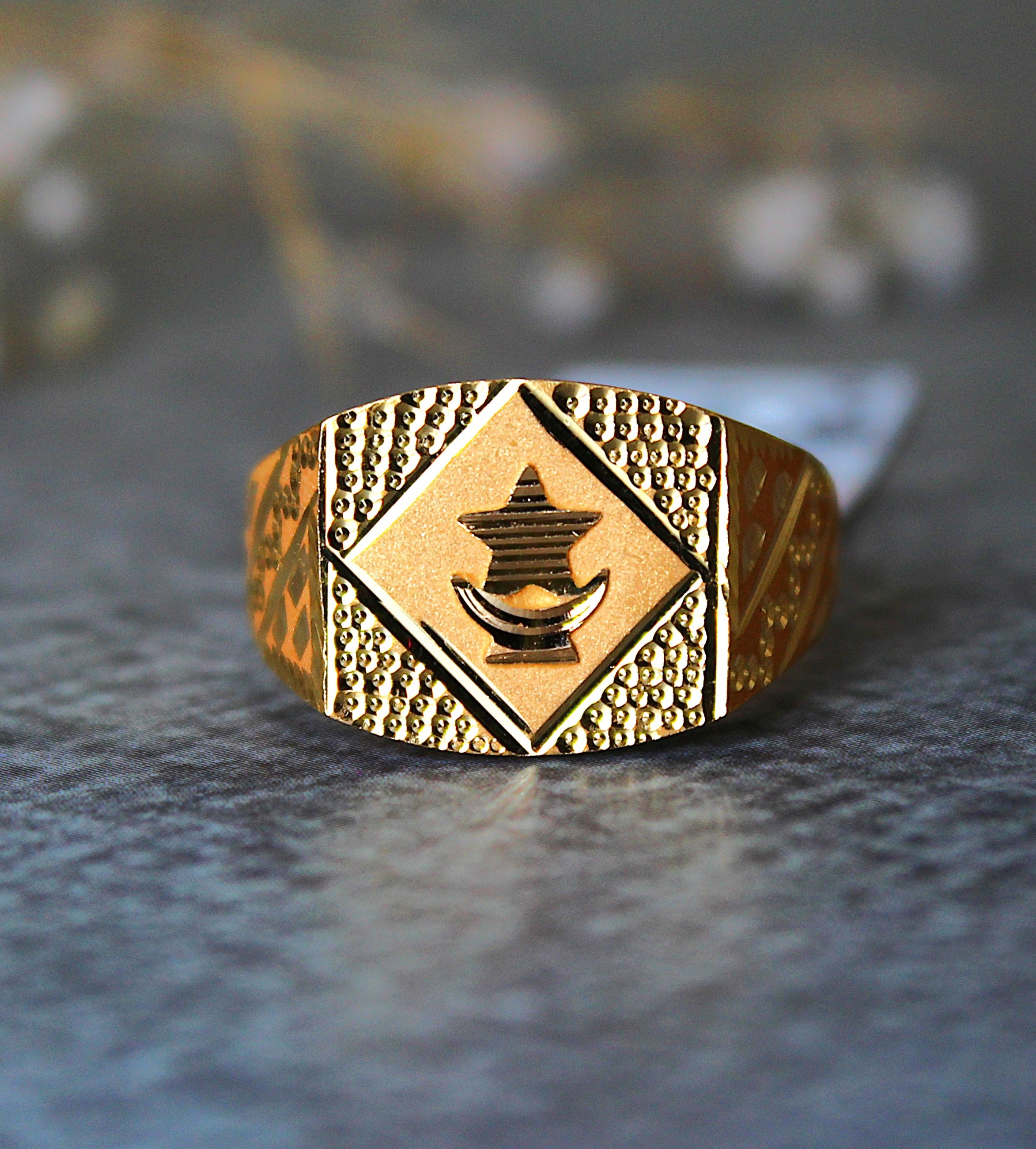GENTS DESIGN GOLD RING 
