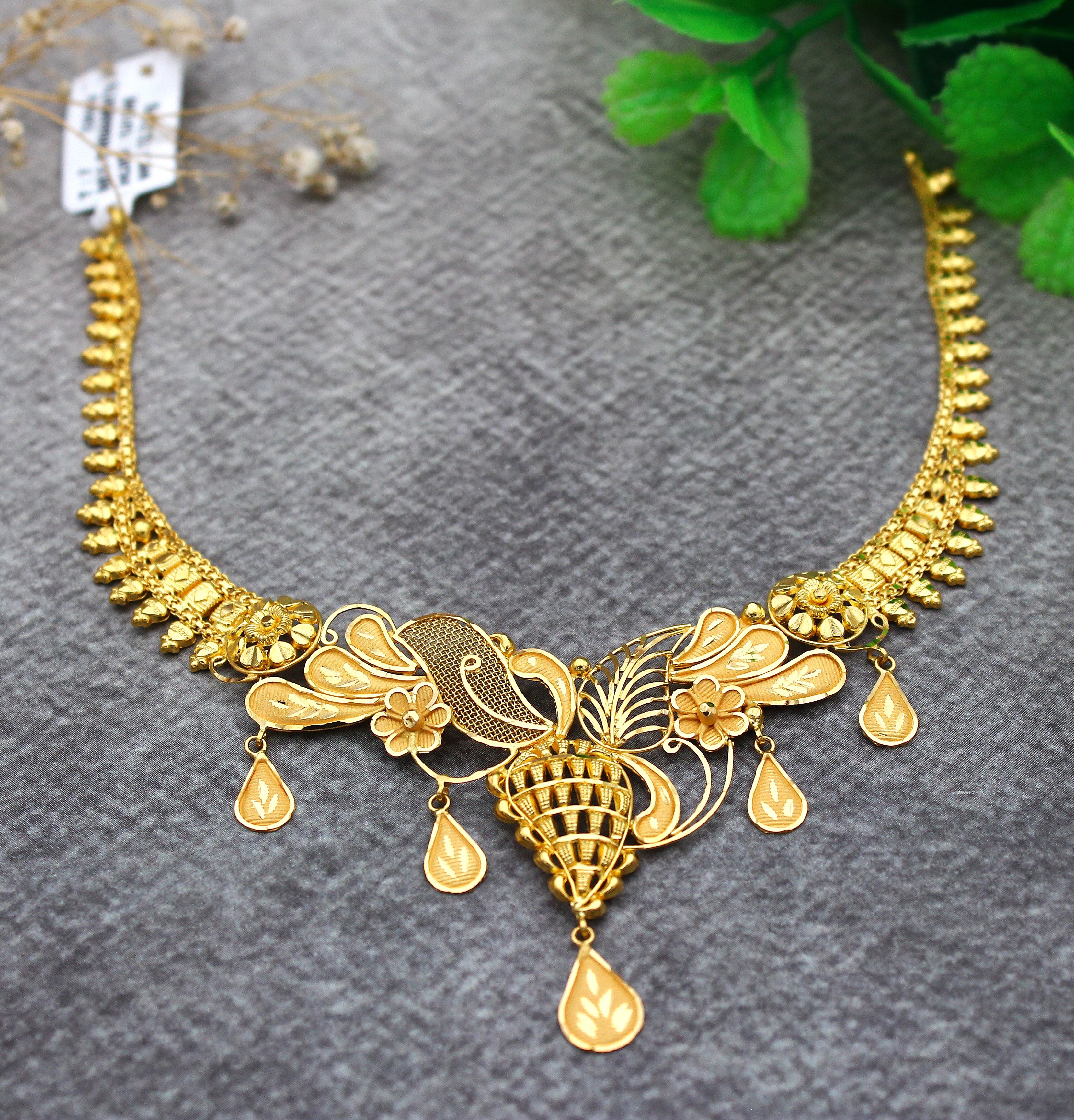 NECKLACE