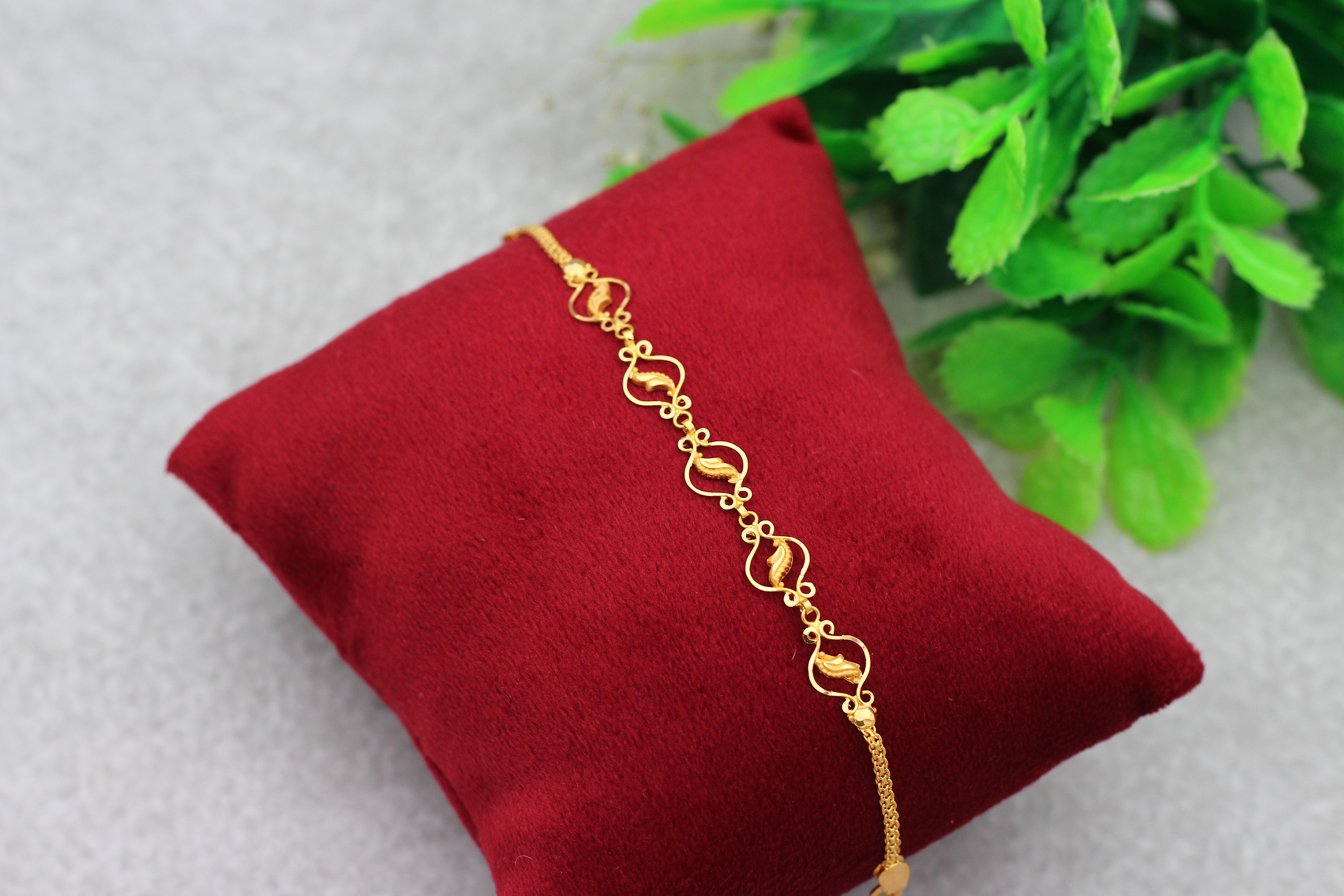 BRACELET