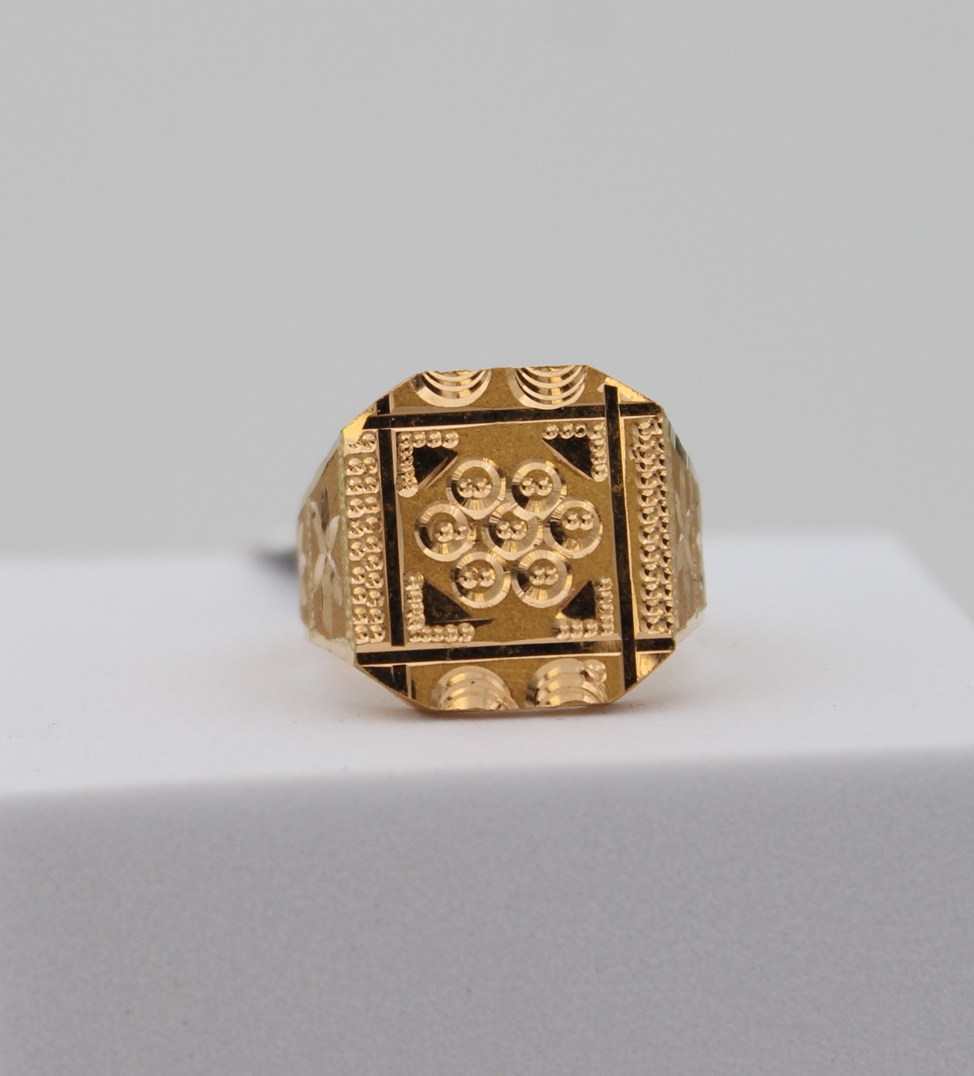 GENTS DESIGN GOLD RING 