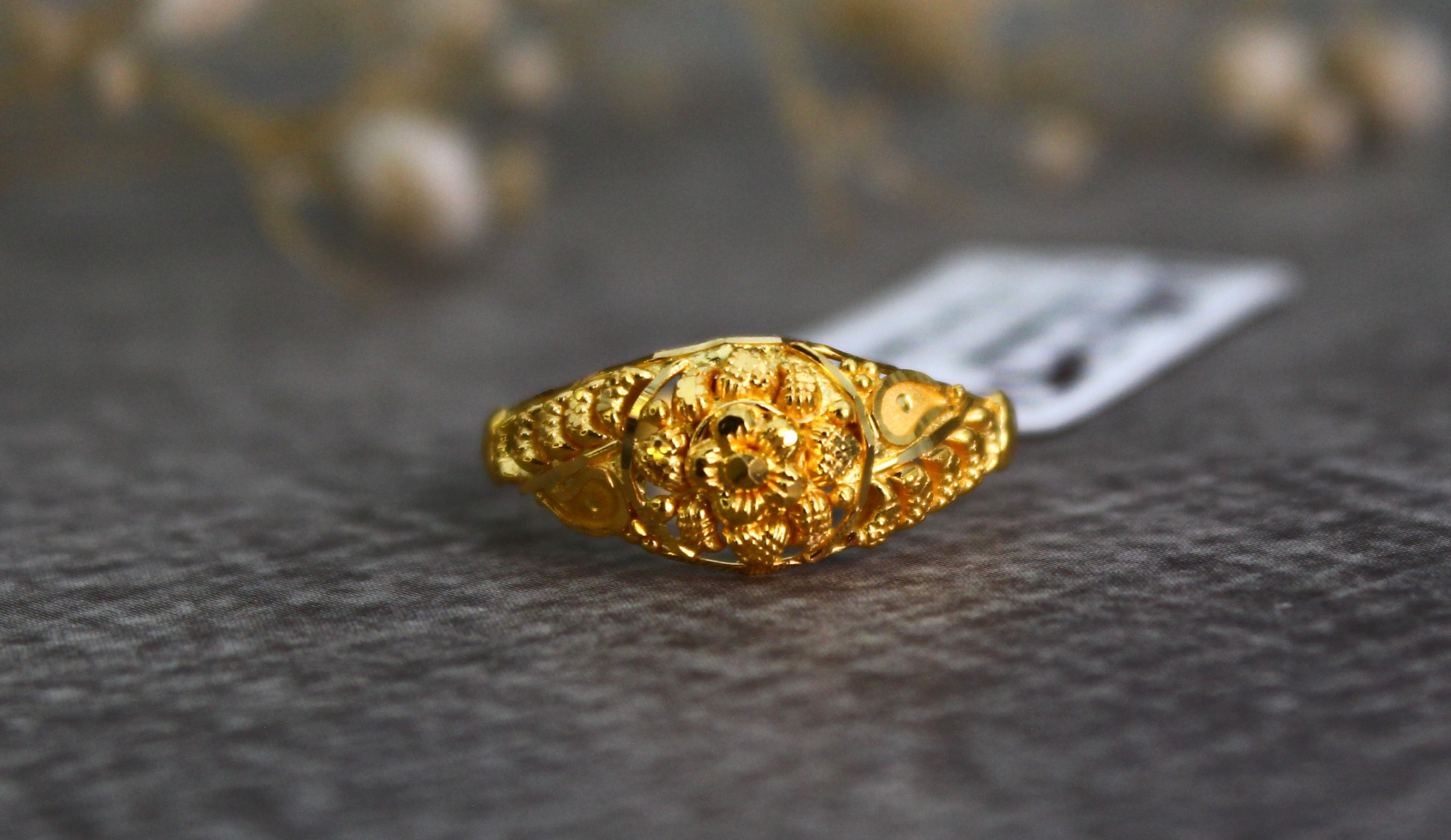 LADIES GOLD DESIGN RING