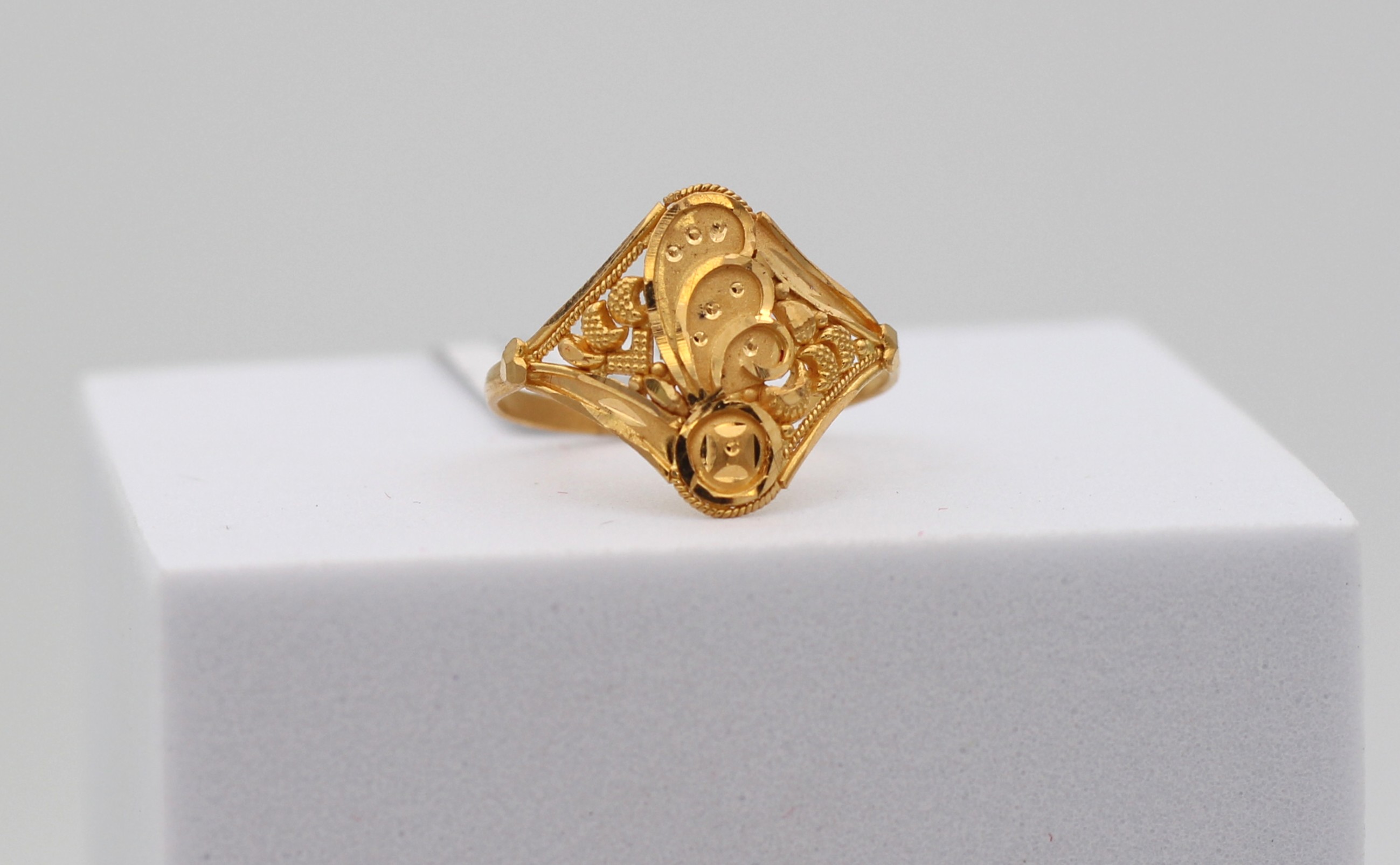 LADIES RING