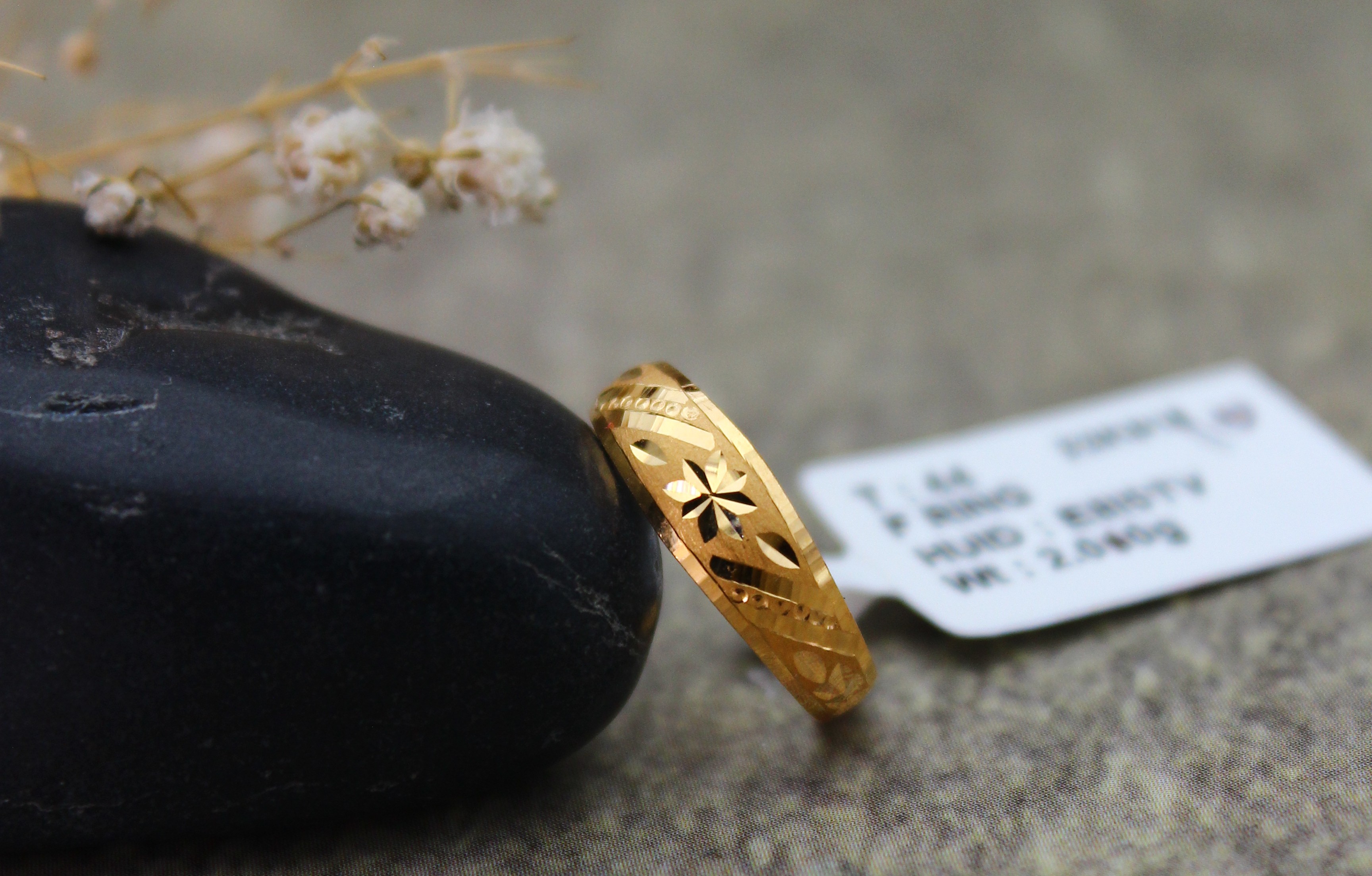 LADIES GOLD DESIGN RING