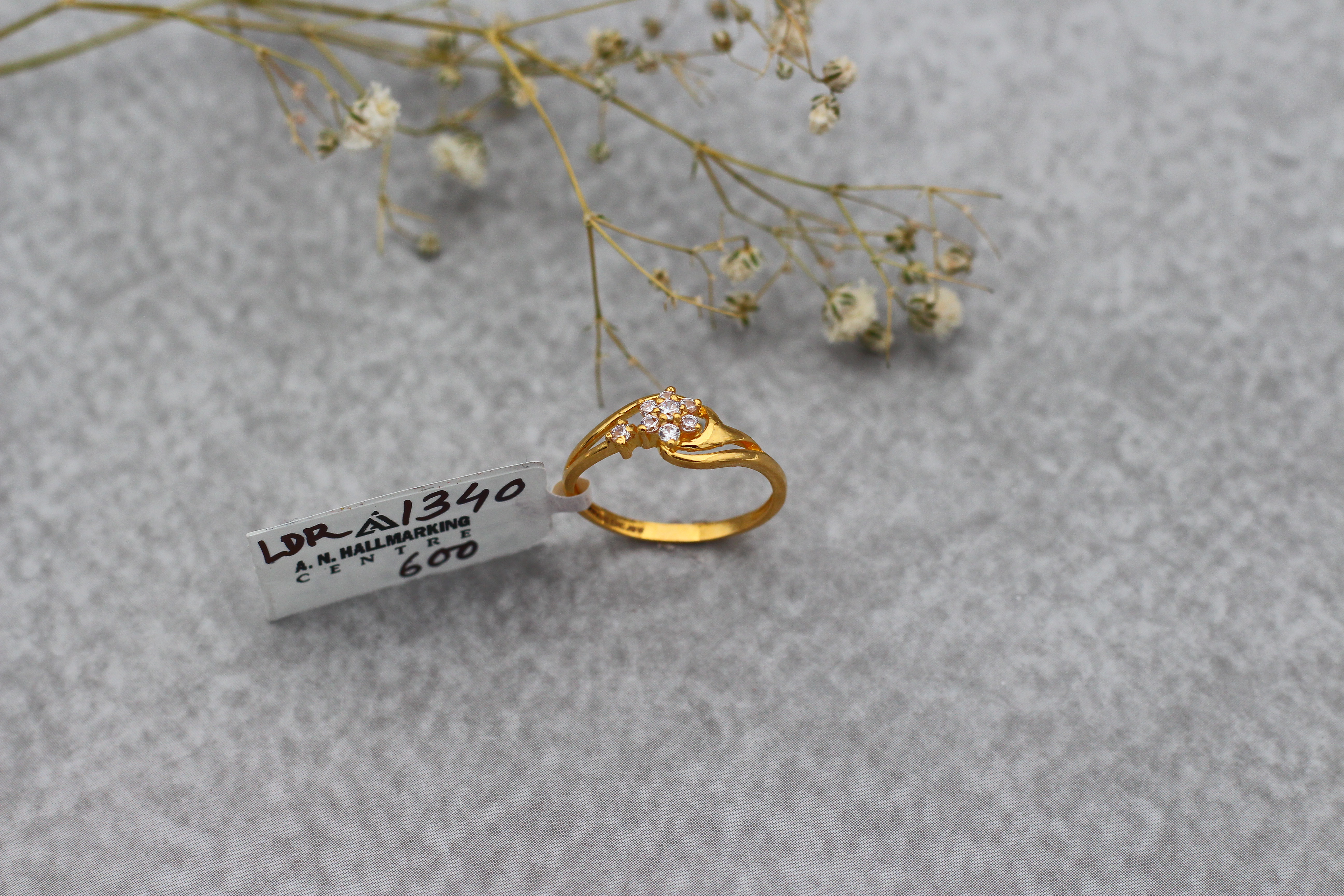 LADIES GOLD DESIGN RING