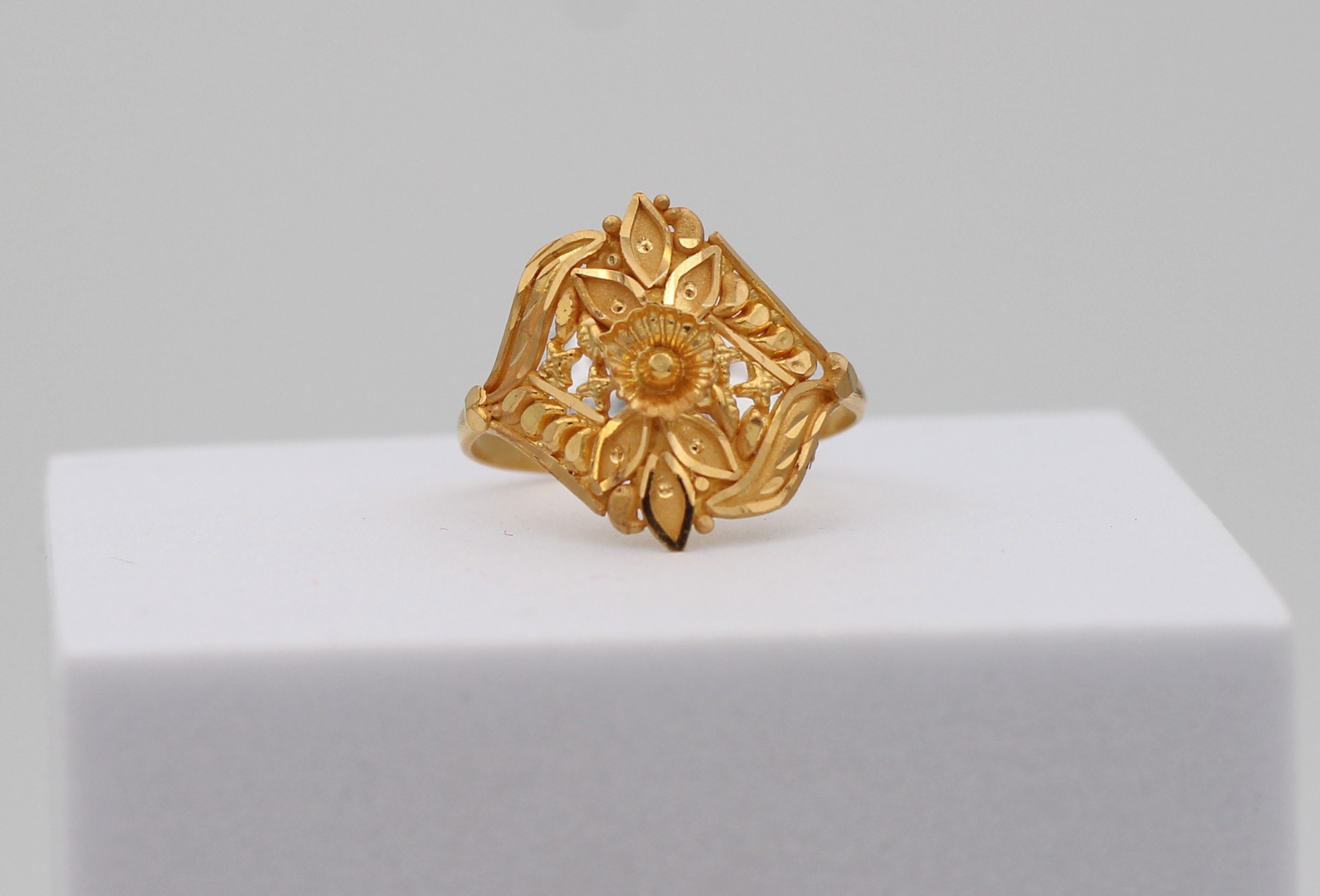 LADIES RING