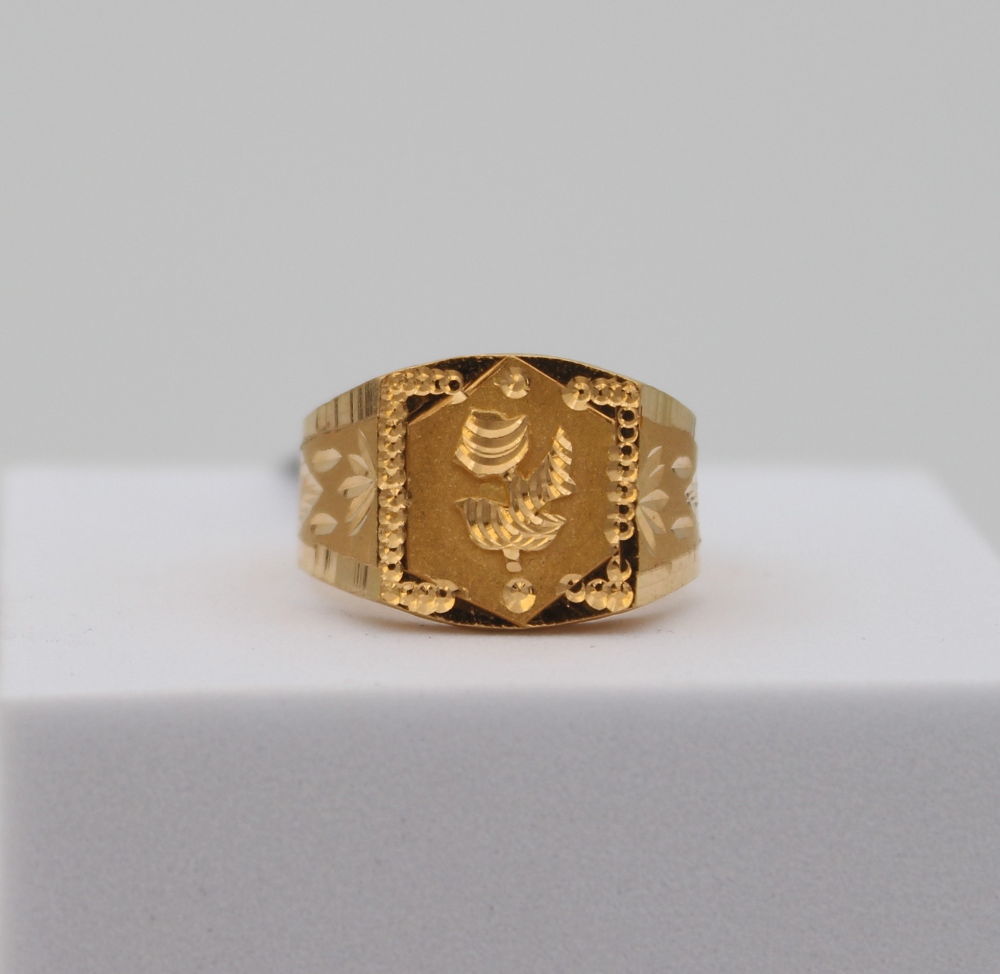 GENTS DESIGN GOLD RING 