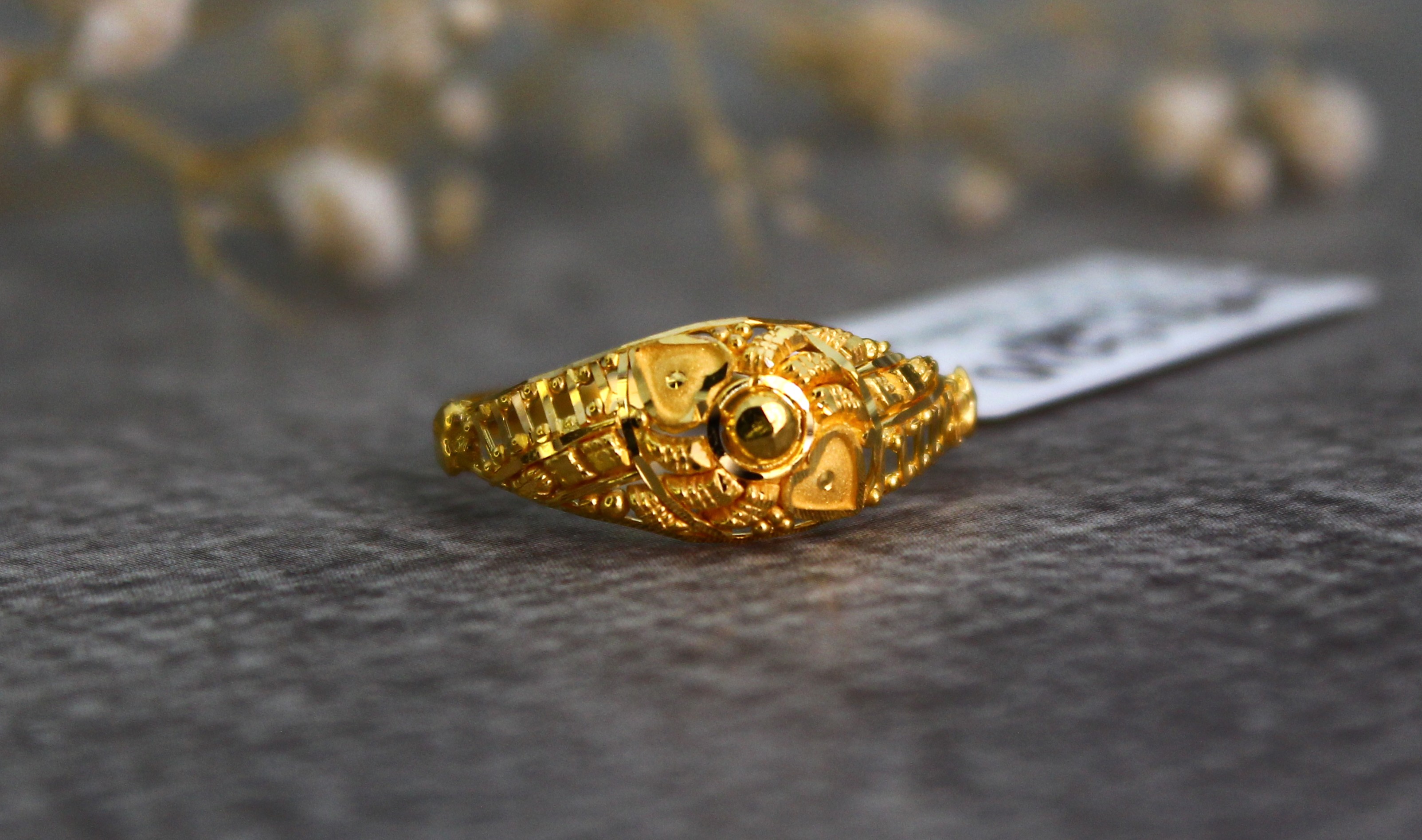 LADIES GOLD DESIGN RING