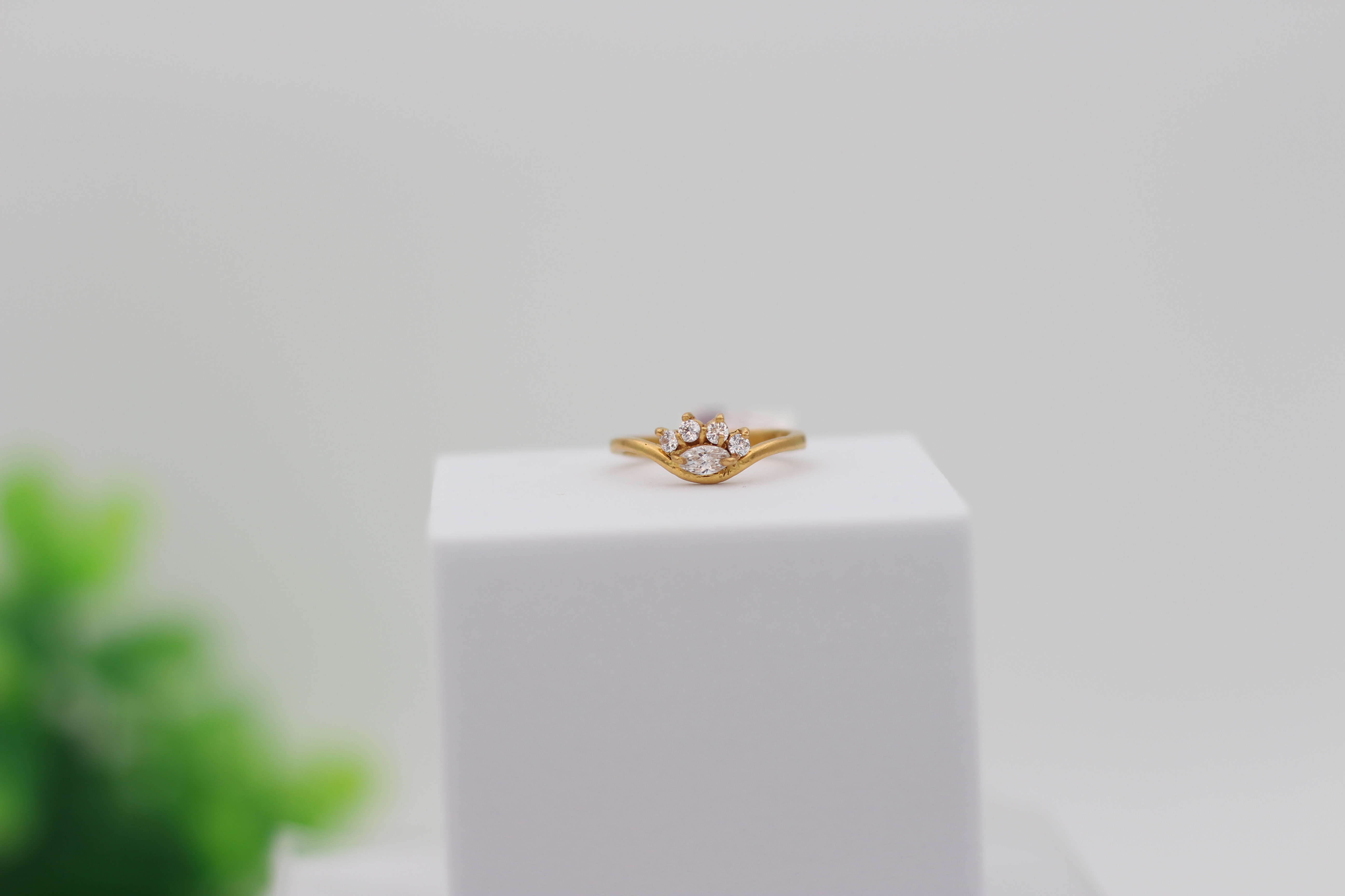 LADIES GOLD DESIGN RING