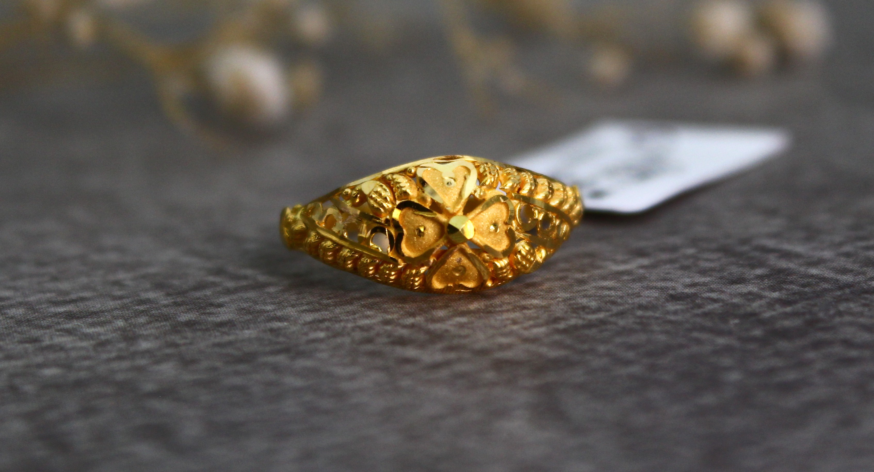LADIES GOLD DESIGN RING