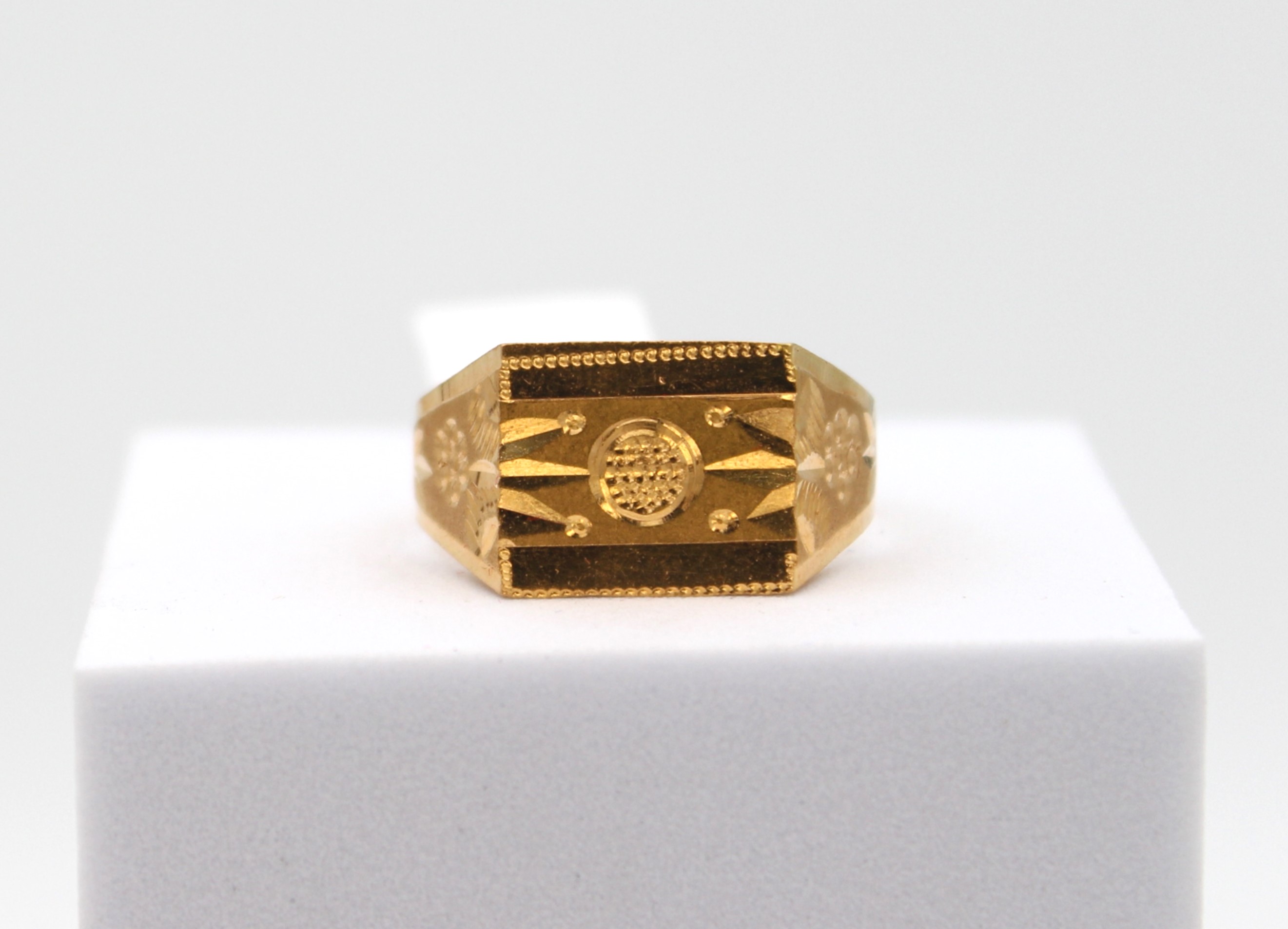 GENTS DESIGN GOLD RING 