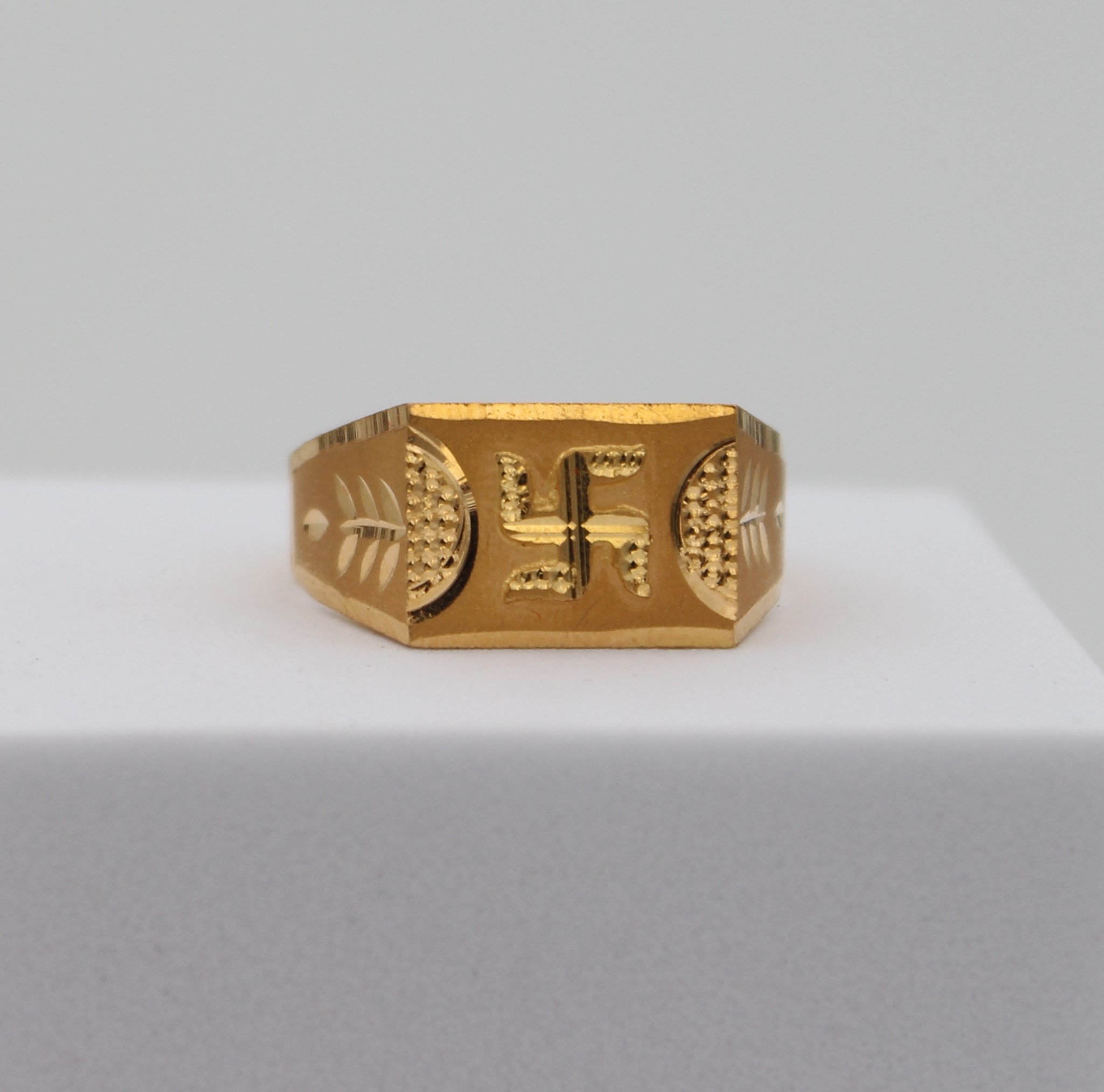 GENTS DESIGN GOLD RING 