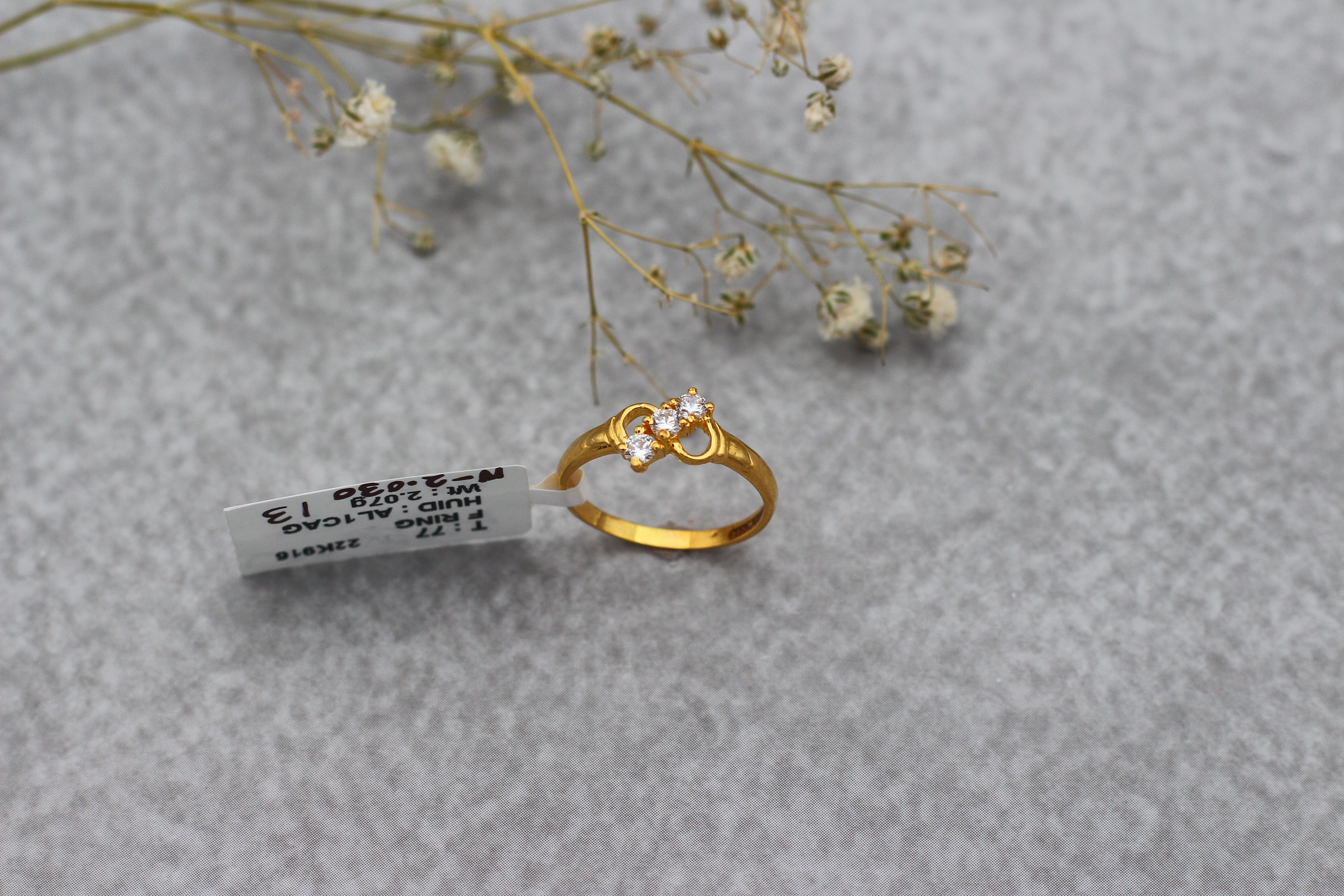 LADIES GOLD DESIGN RING