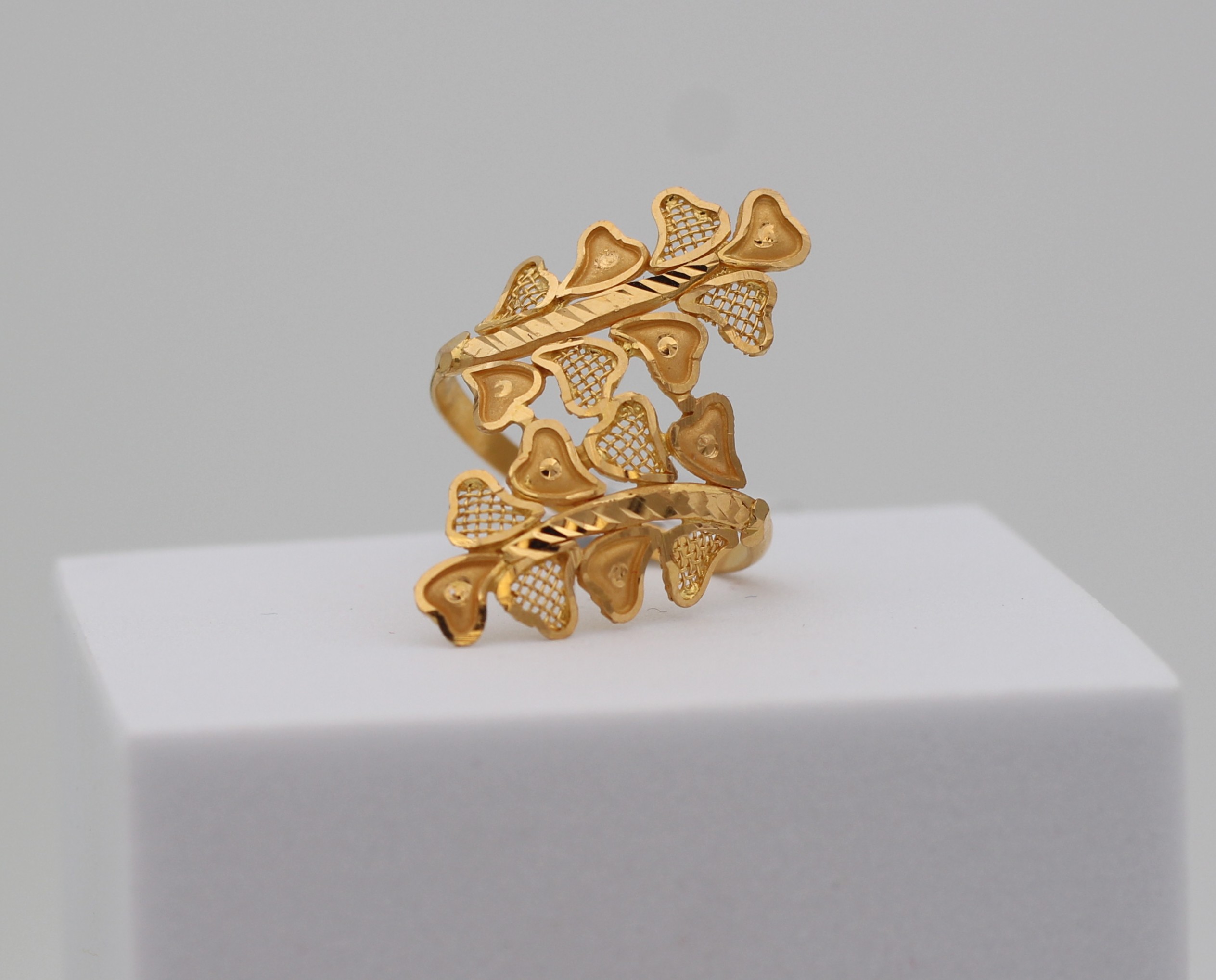 LADIES GOLD DESIGN RING