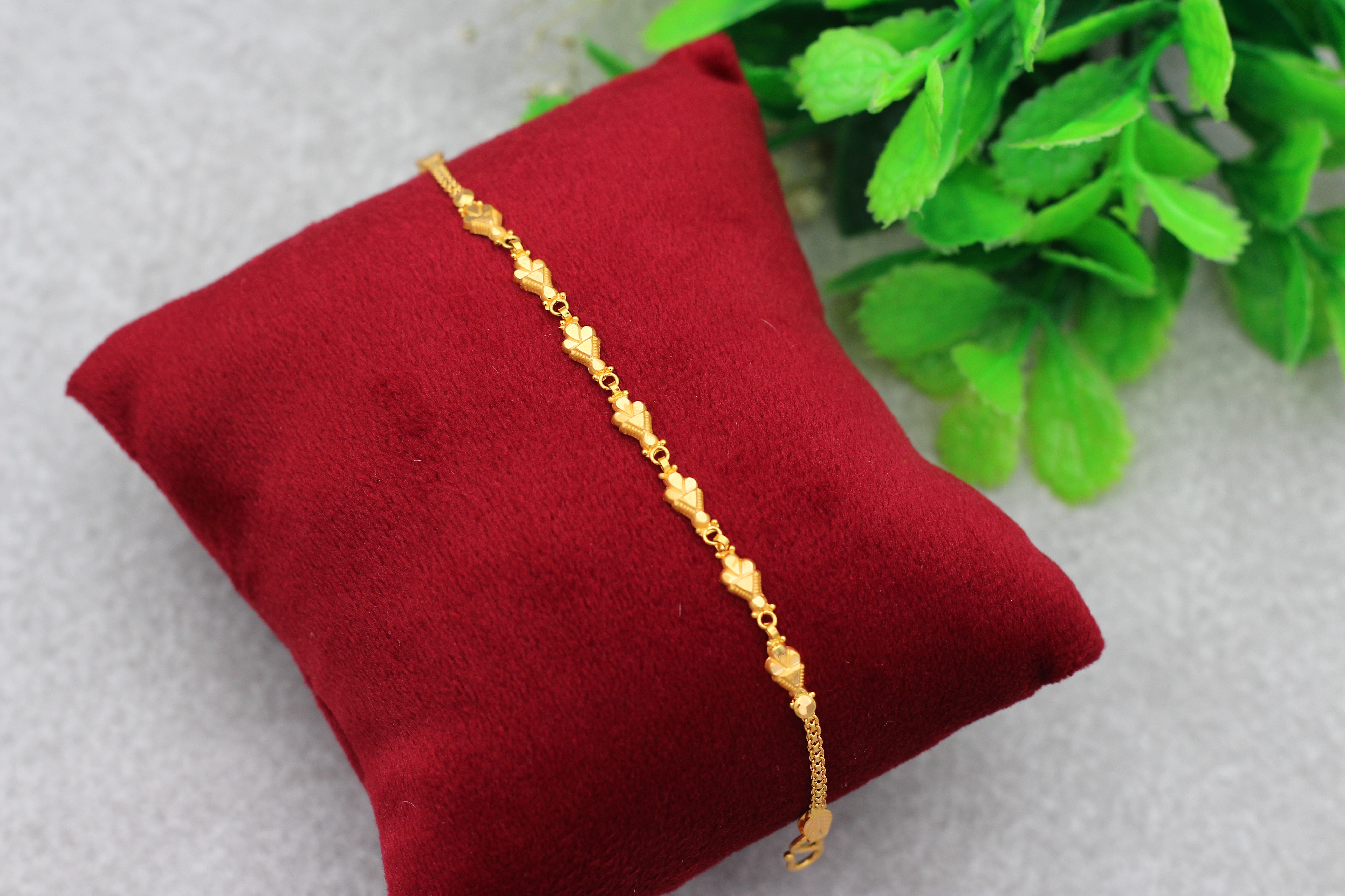 BRACELET