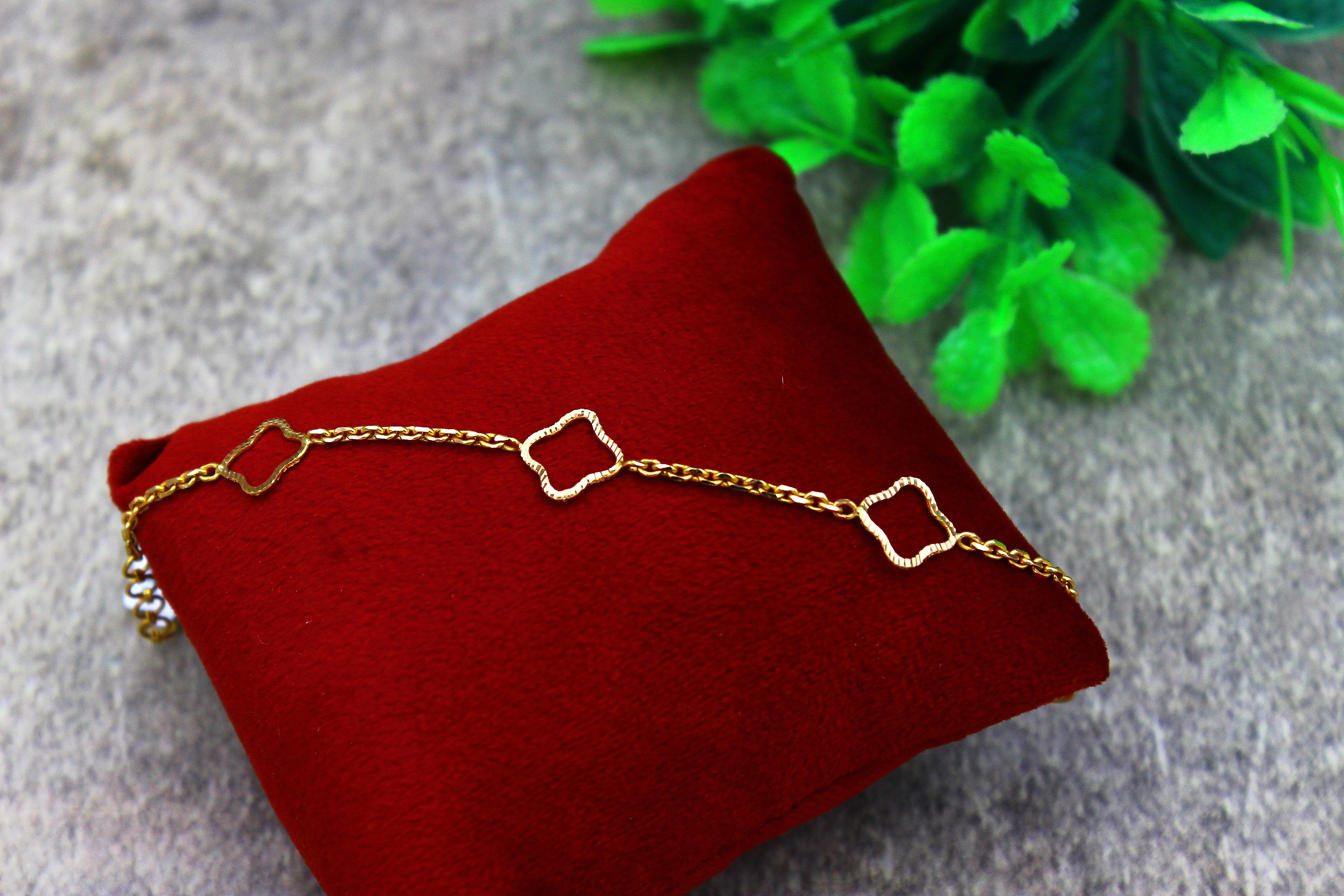 BRACELET