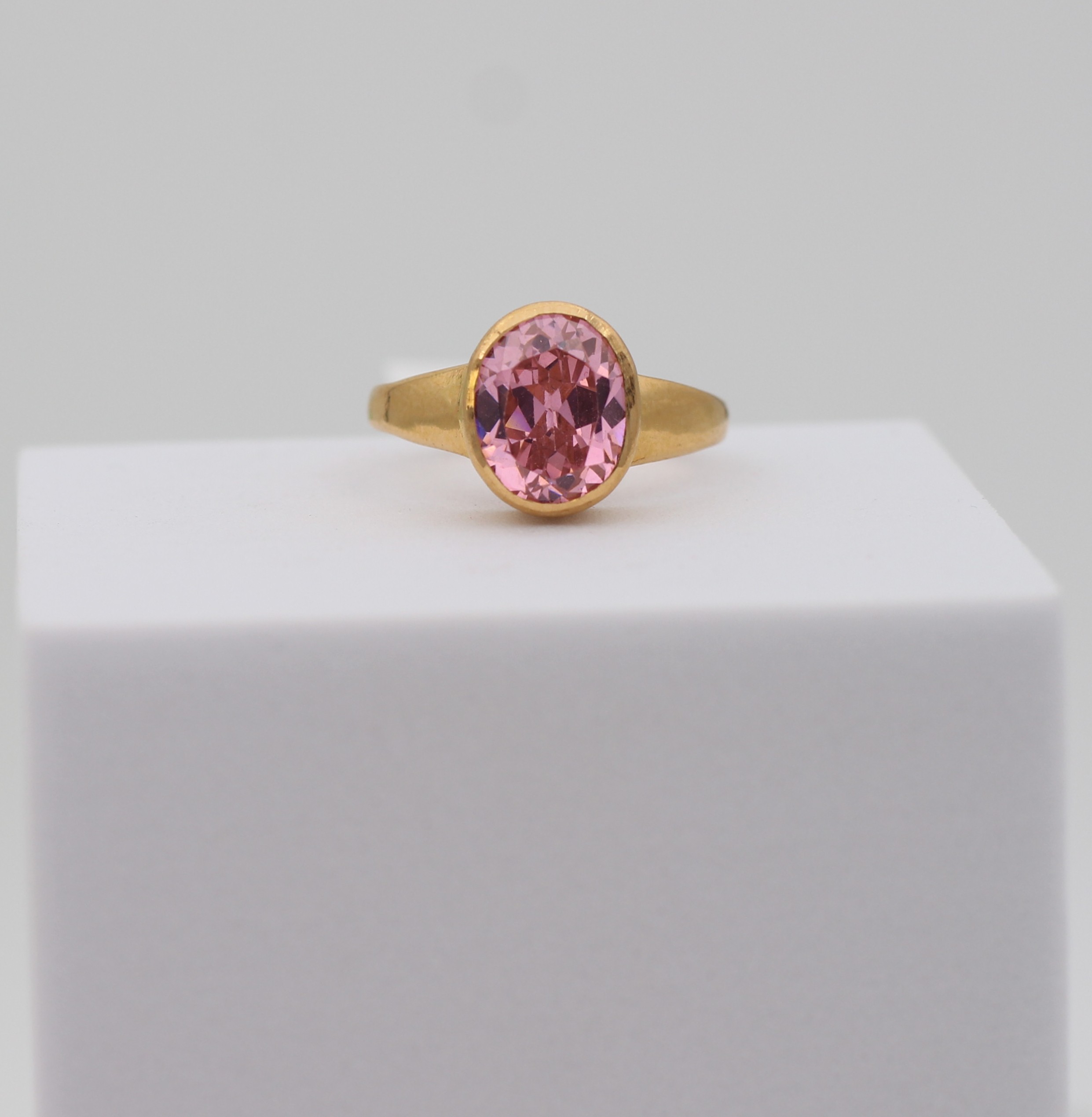 LADIES GOLD DESIGN RING