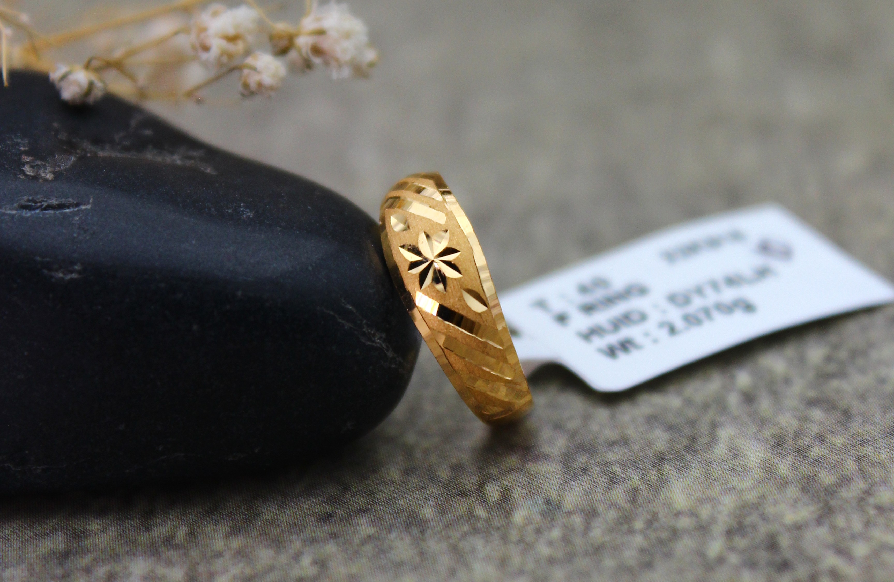 LADIES GOLD DESIGN RING