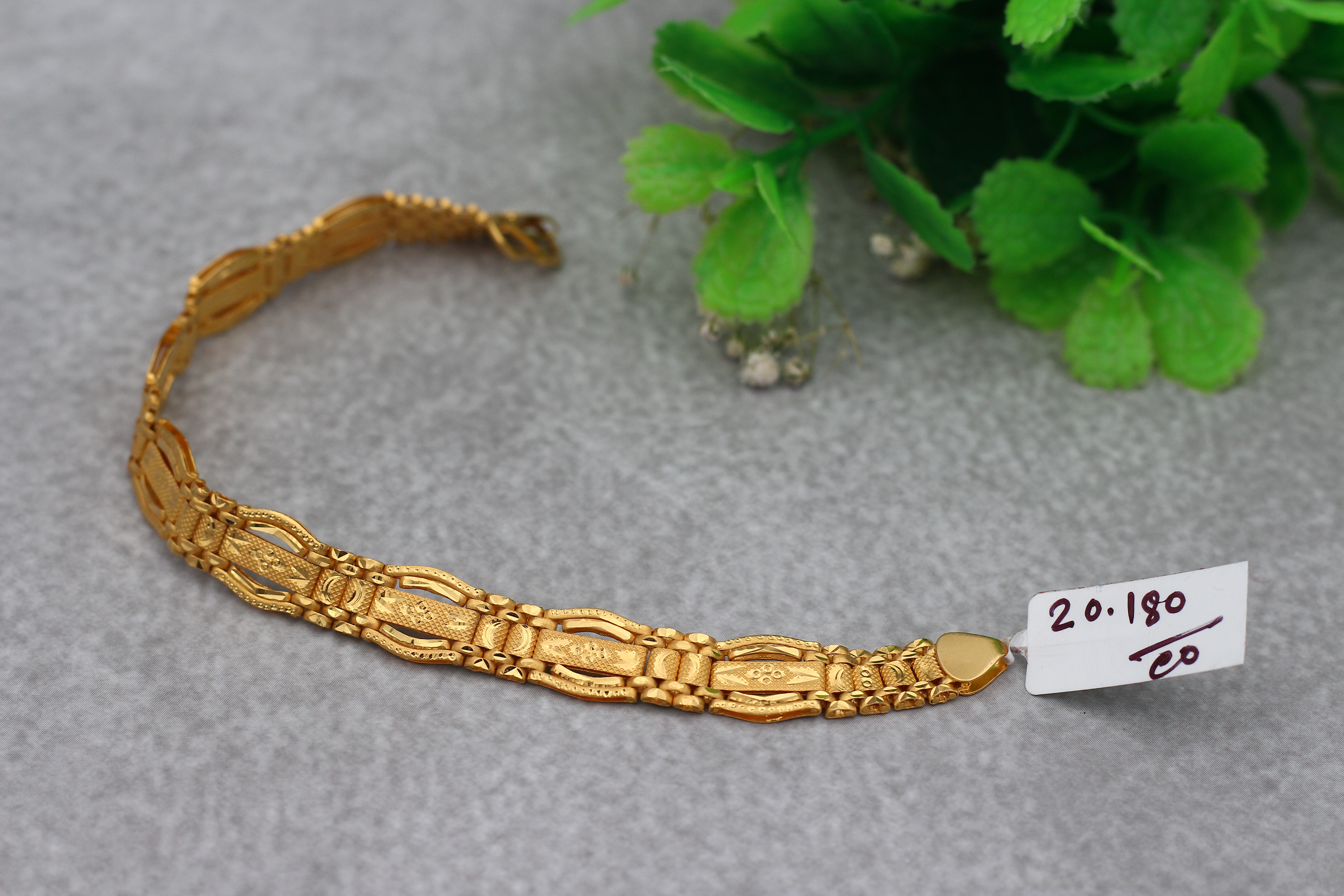 BRACELET