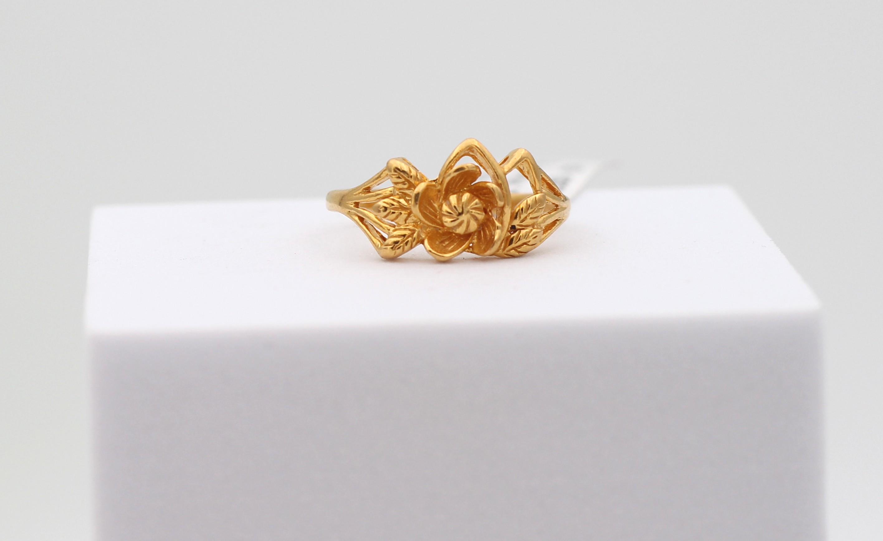 LADIES RING