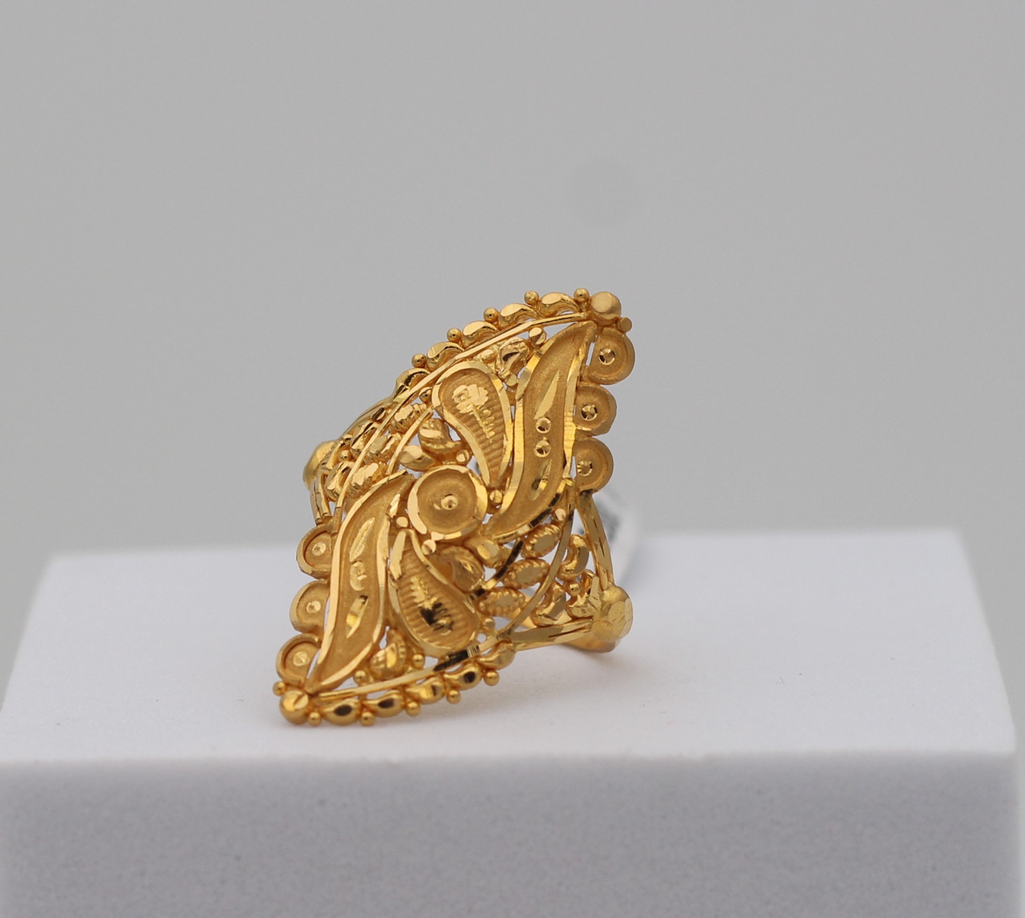 LADIES RING