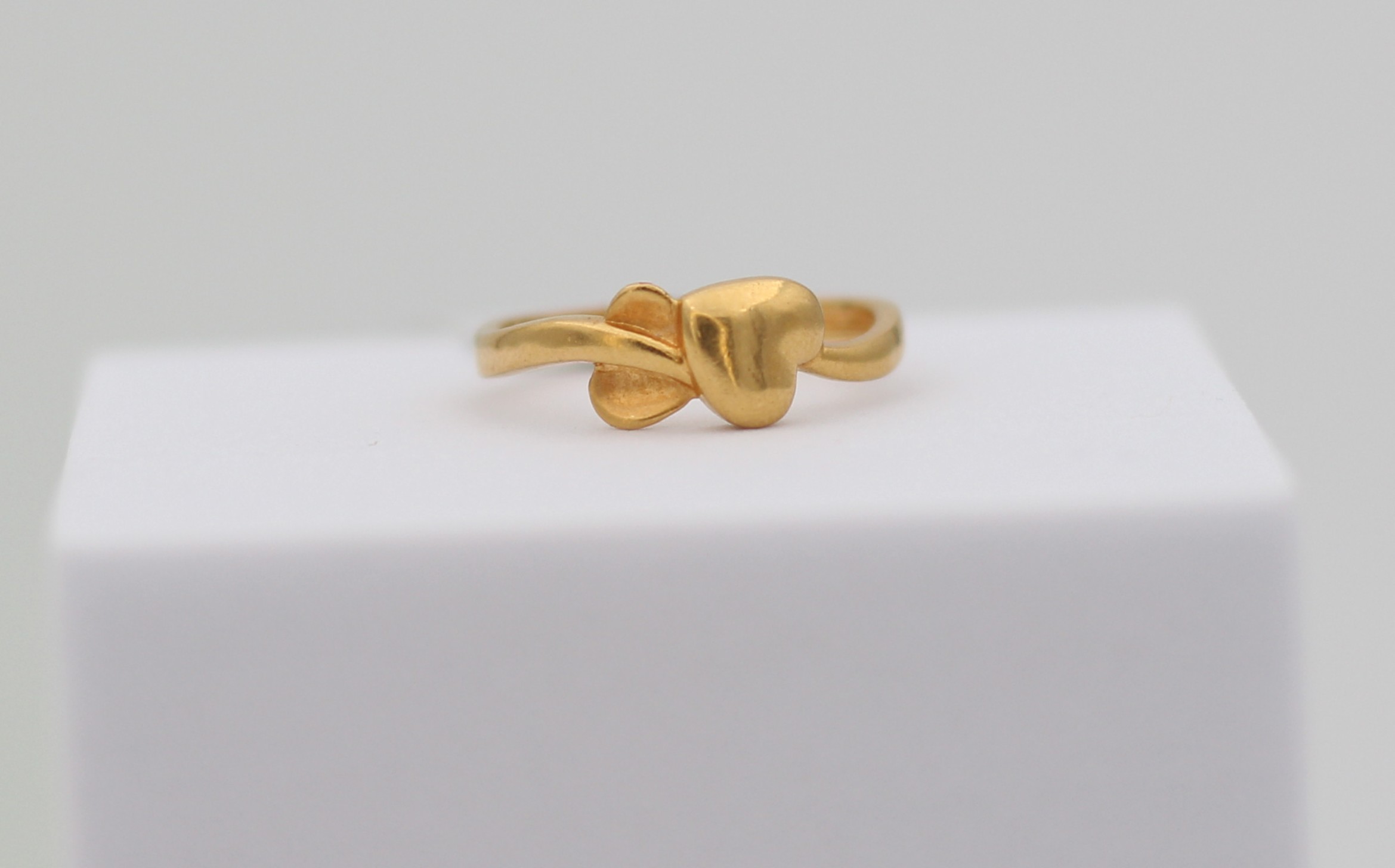 LADIES RING