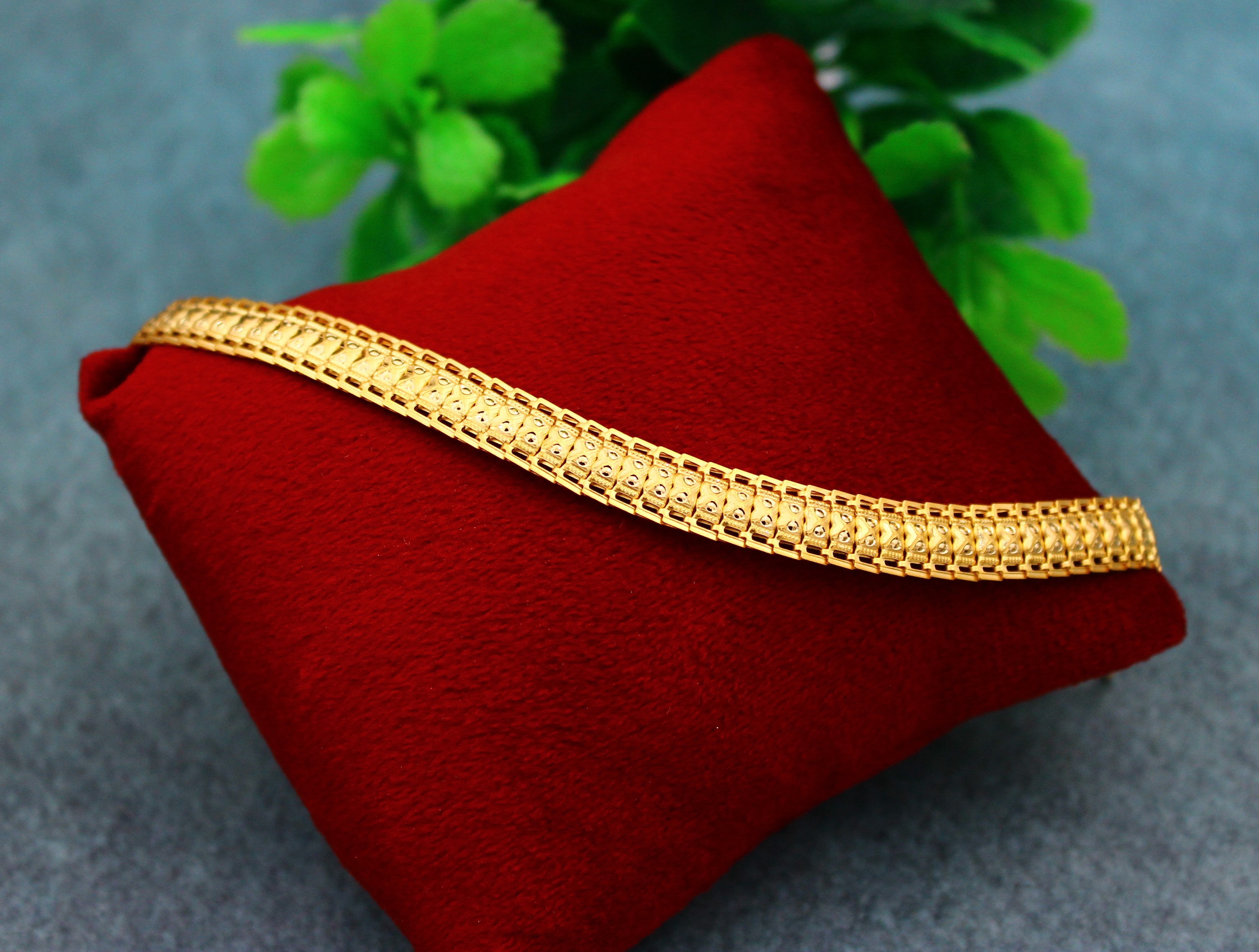 BRACELET
