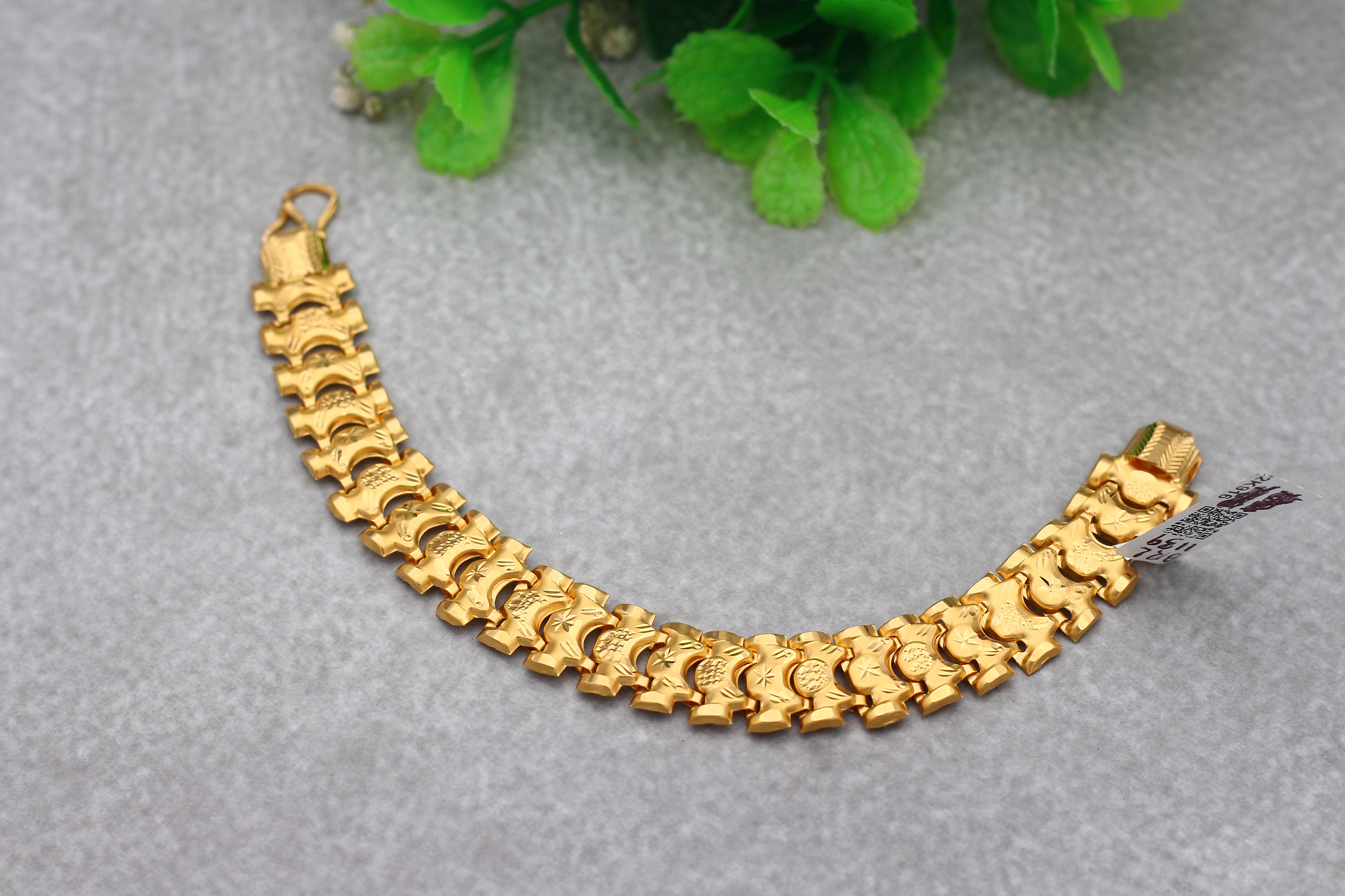 BRACELET