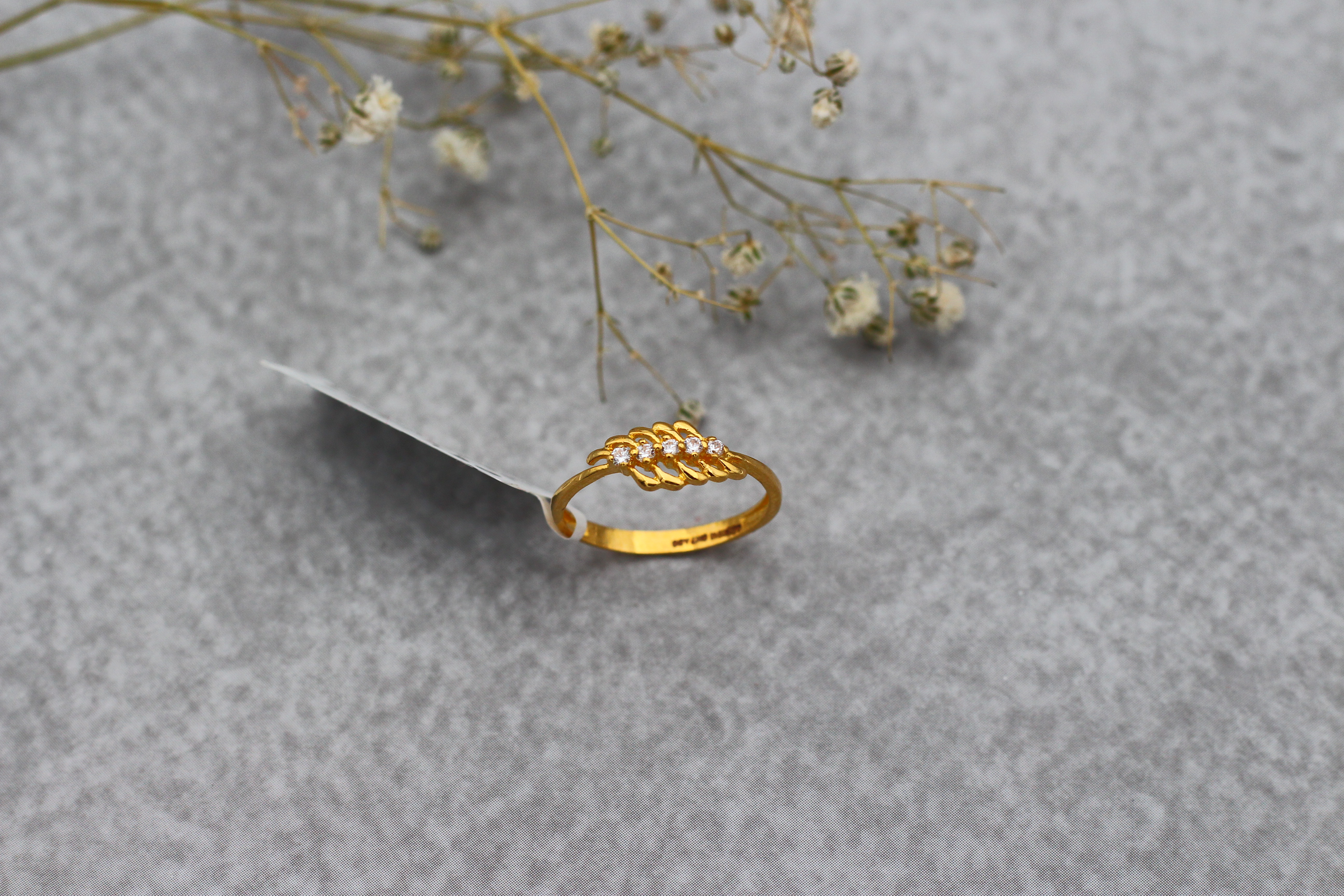 LADIES GOLD DESIGN RING