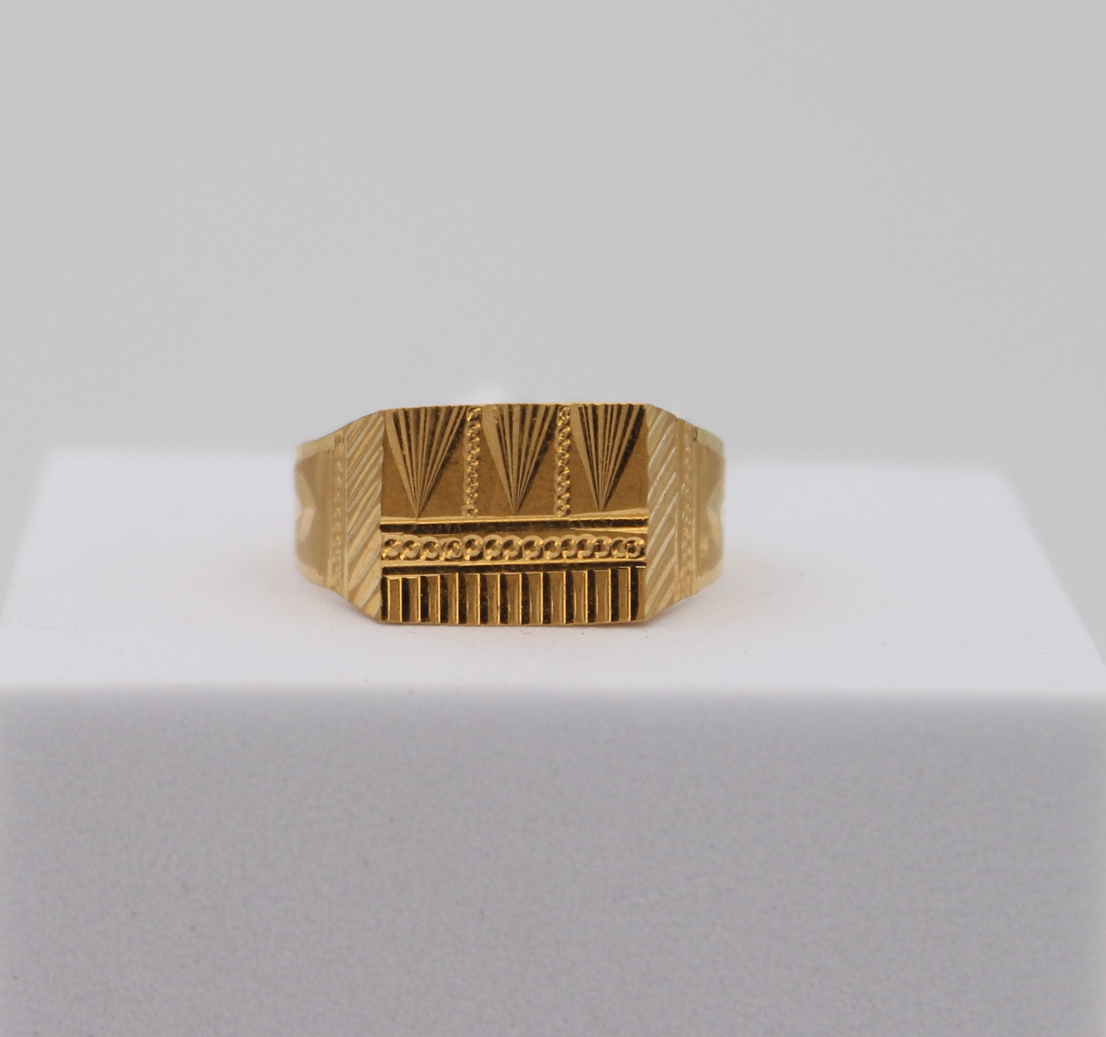 GENTS DESIGN GOLD RING 