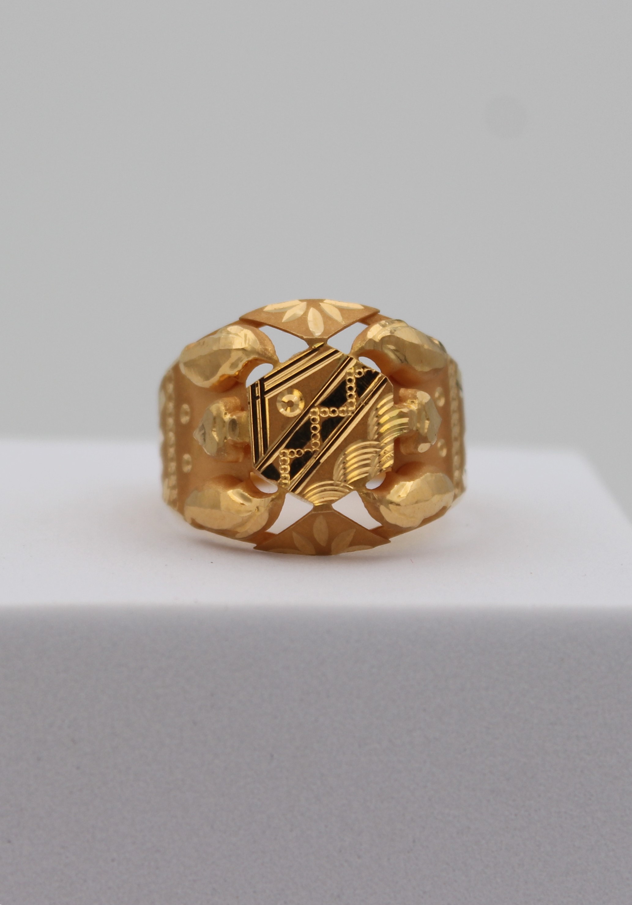 GENTS DESIGN GOLD RING 