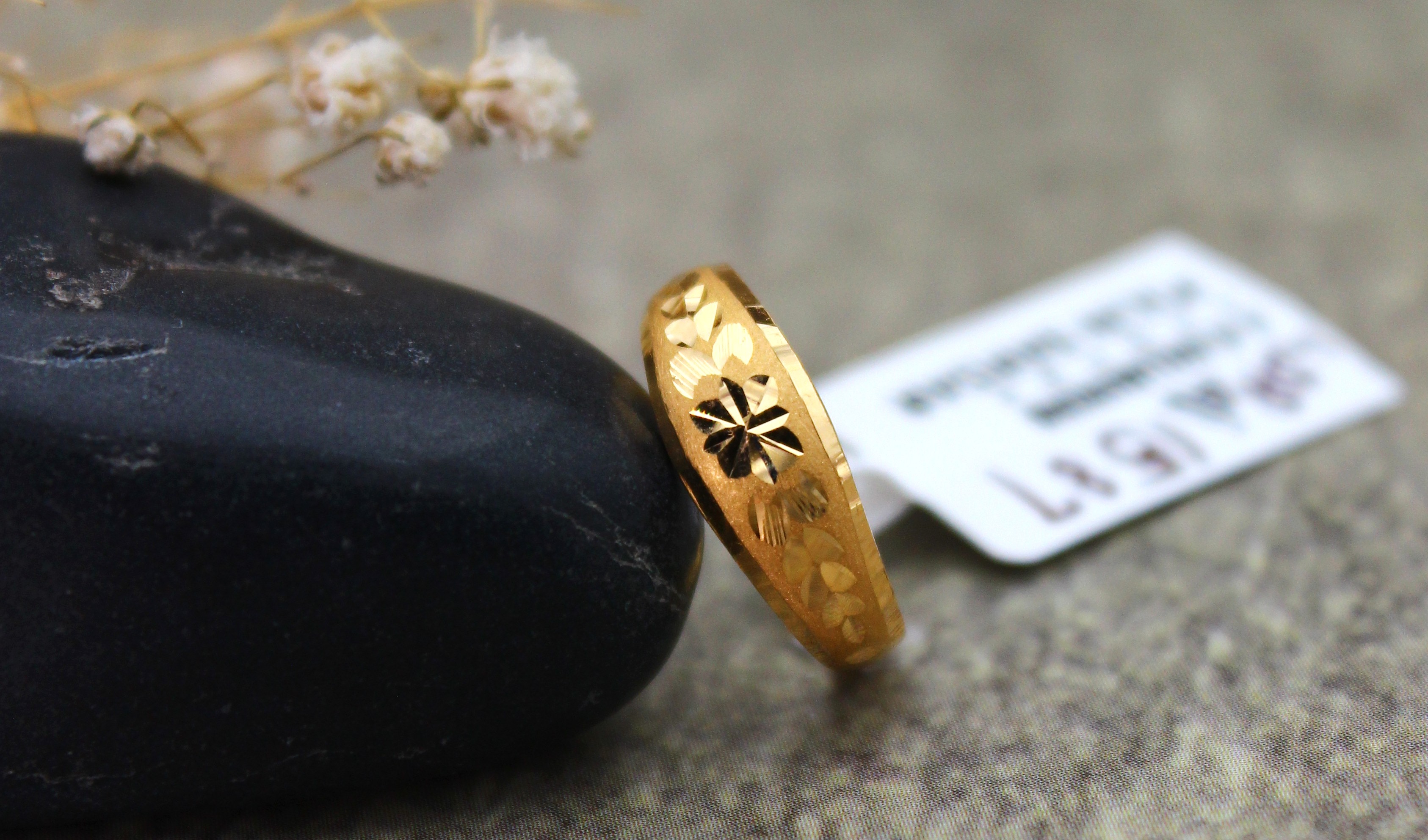 LADIES GOLD DESIGN RING