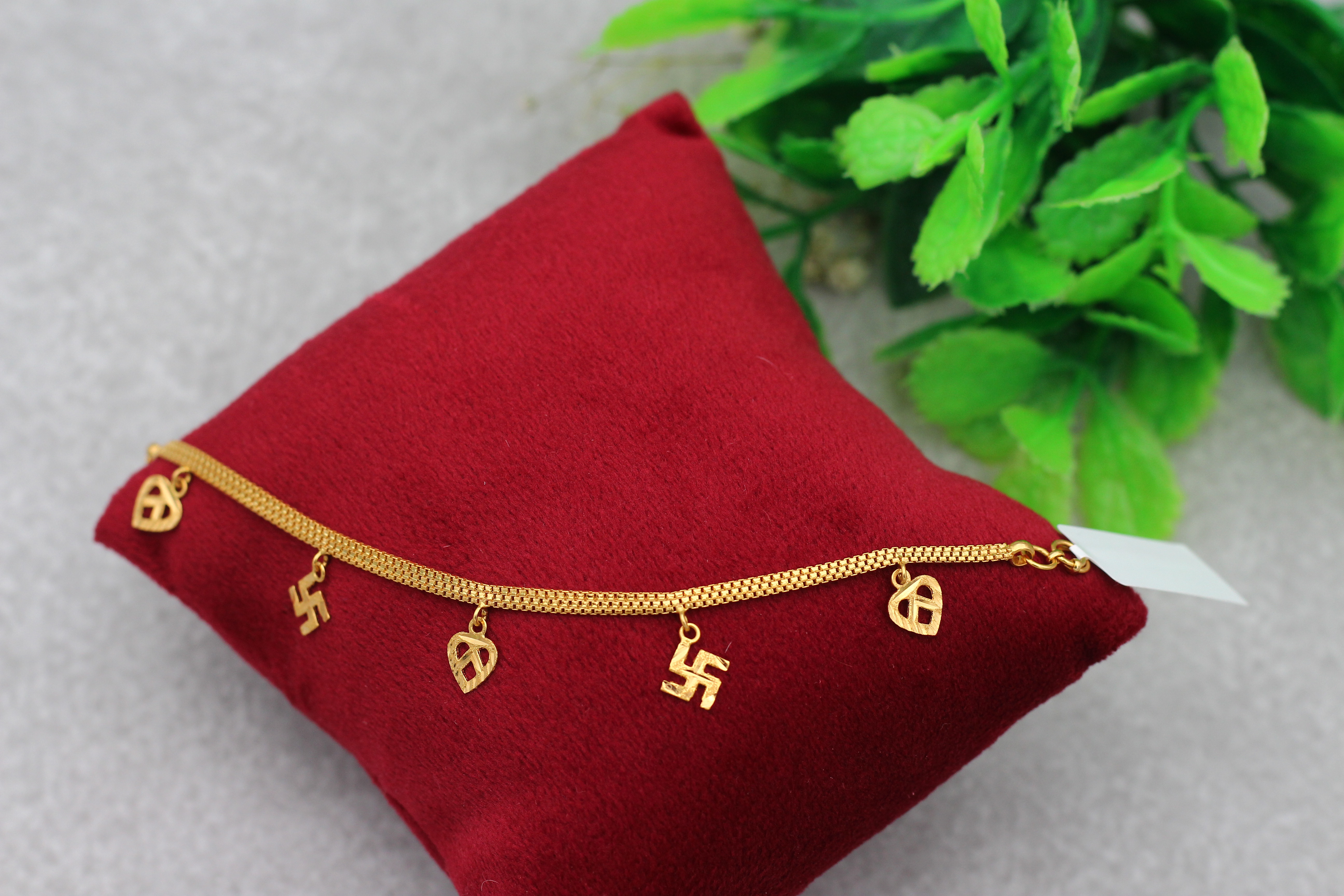BRACELET