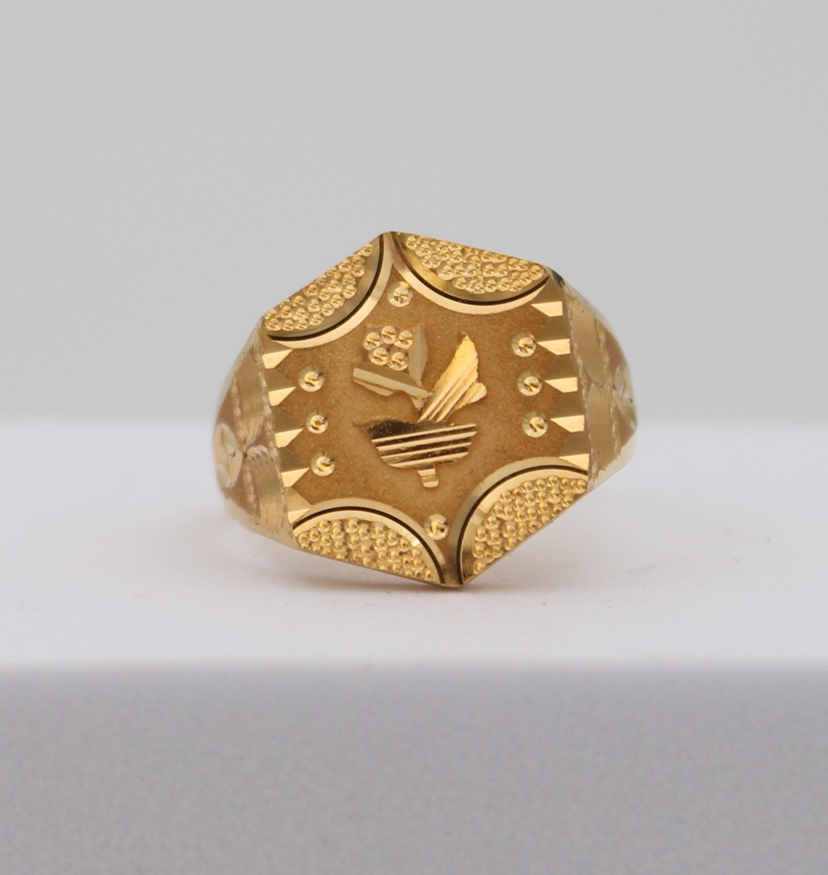 GENTS DESIGN GOLD RING 