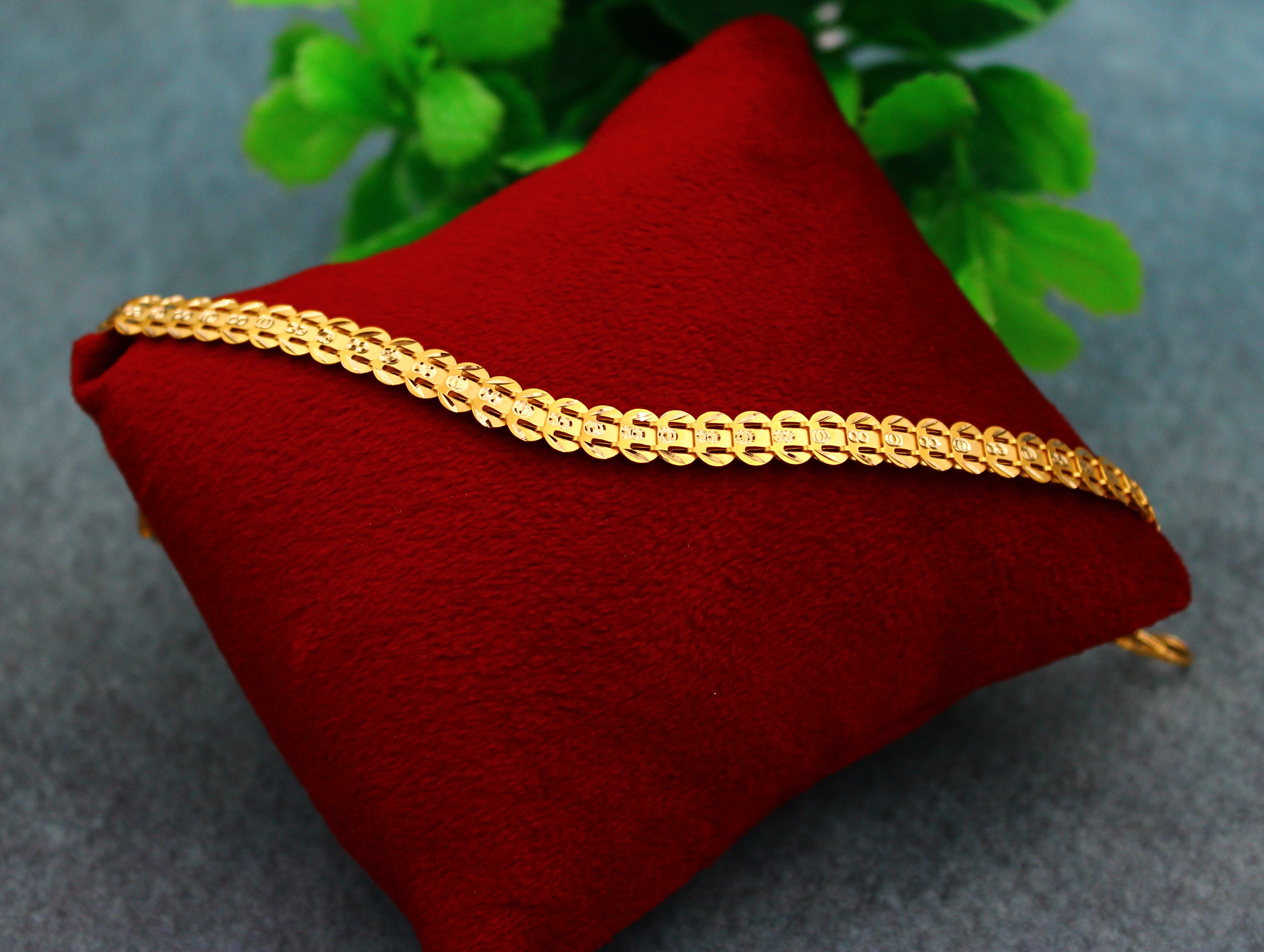 BRACELET