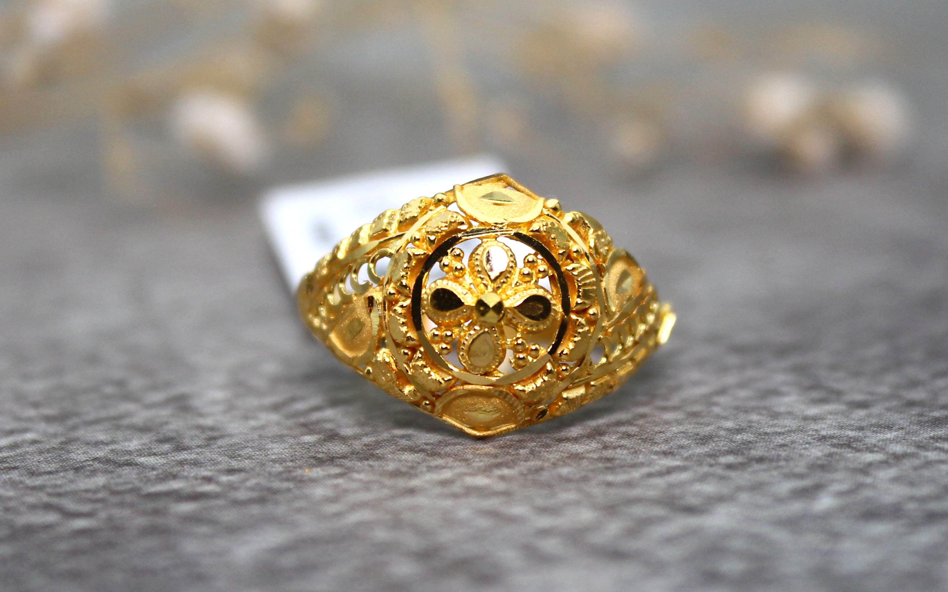 LADIES GOLD DESIGN RING