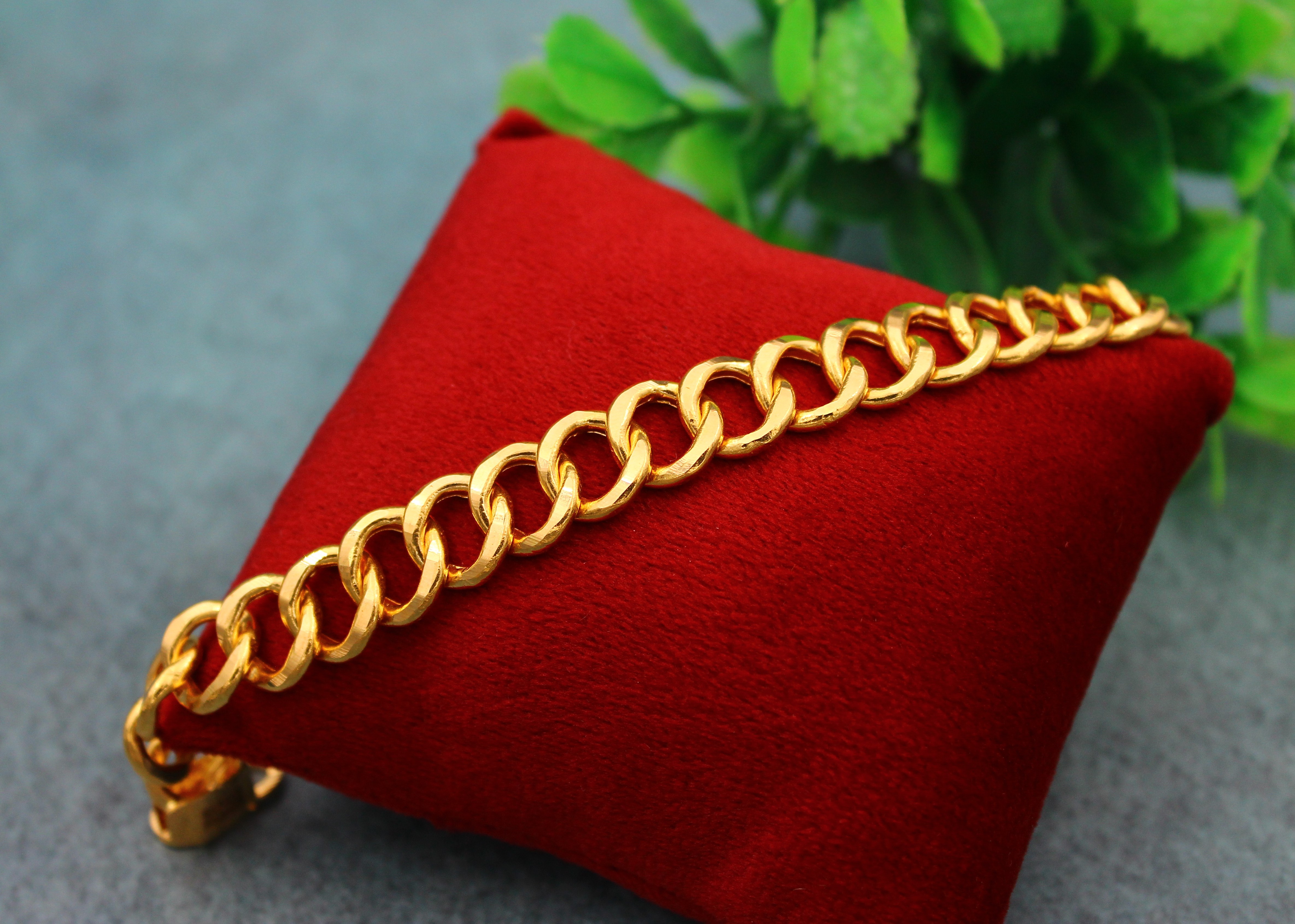 BRACELET