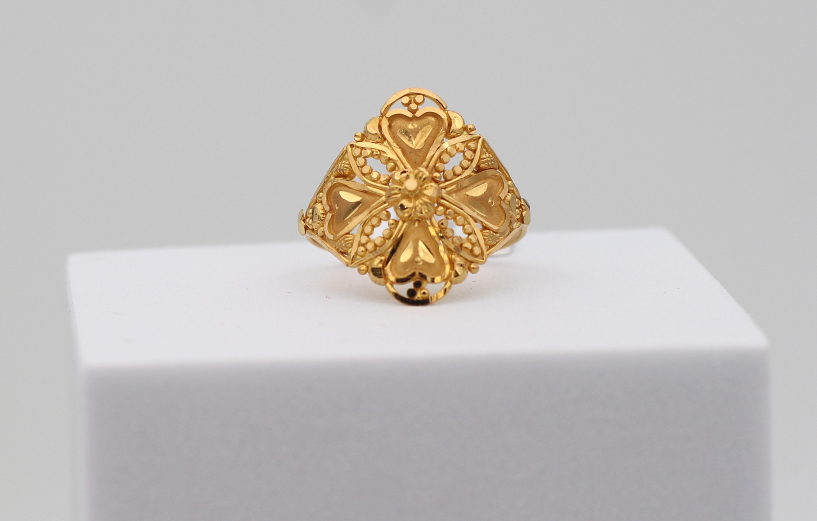 LADIES GOLD DESIGN RING