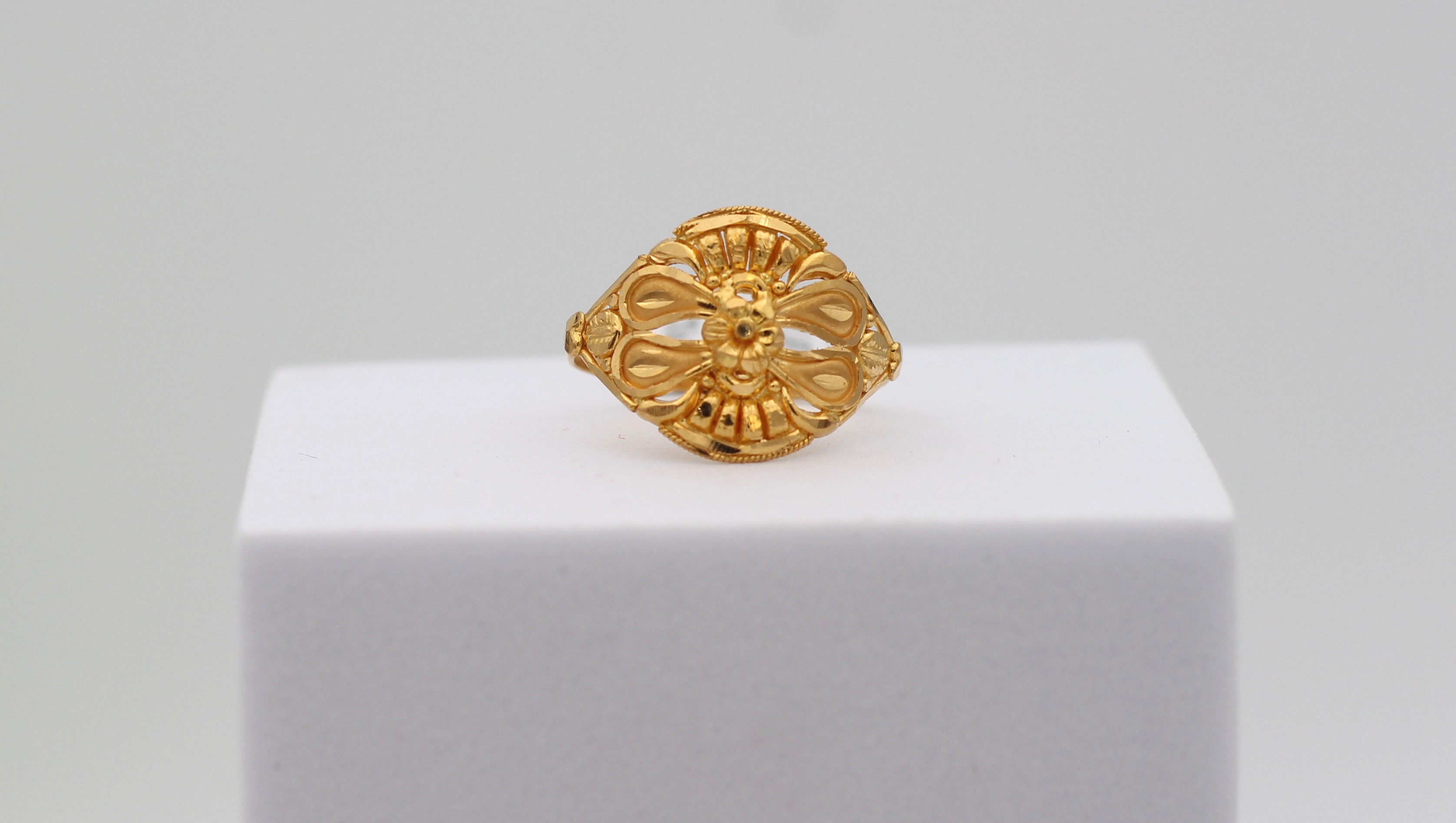 LADIES RING