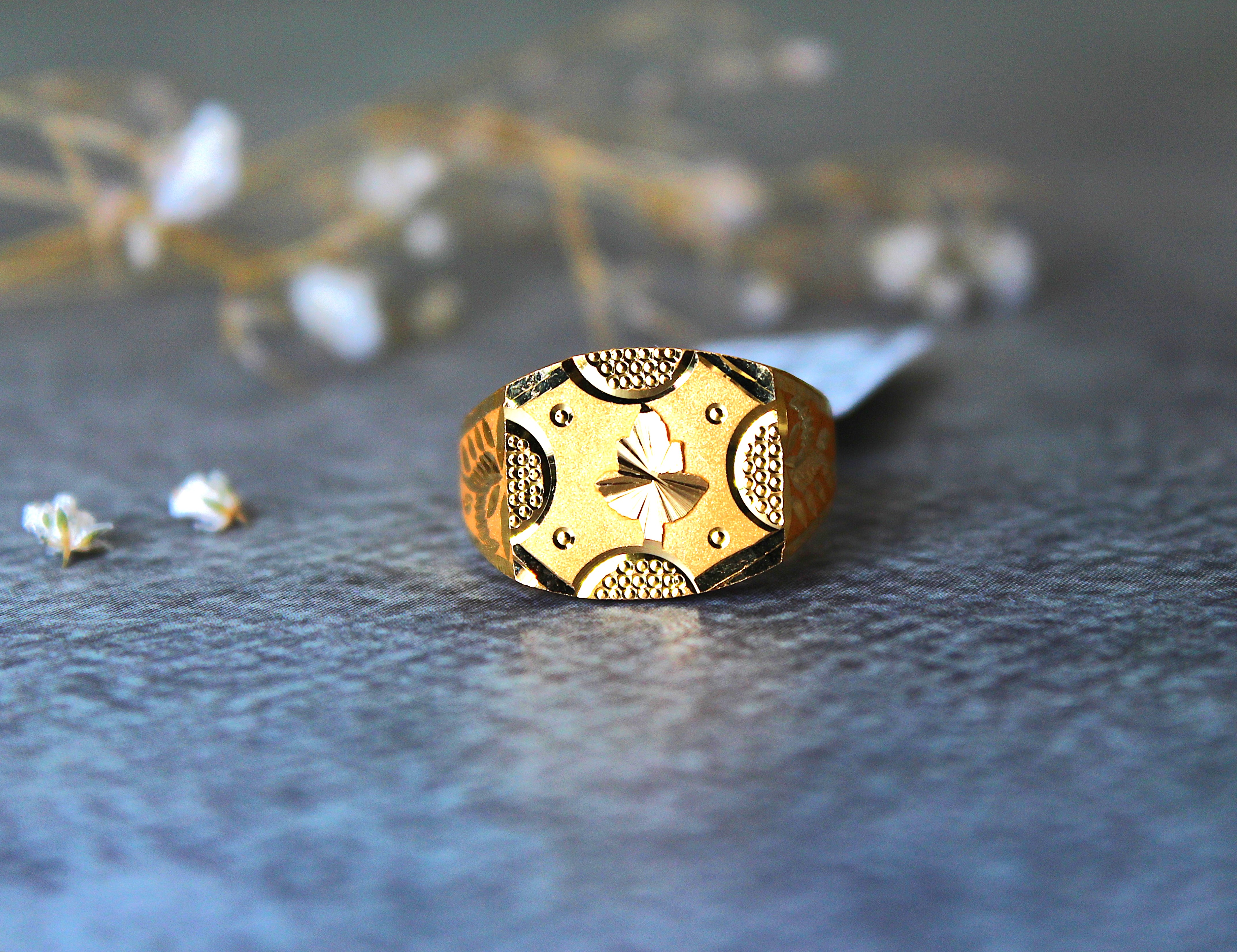 GENTS DESIGN GOLD RING 