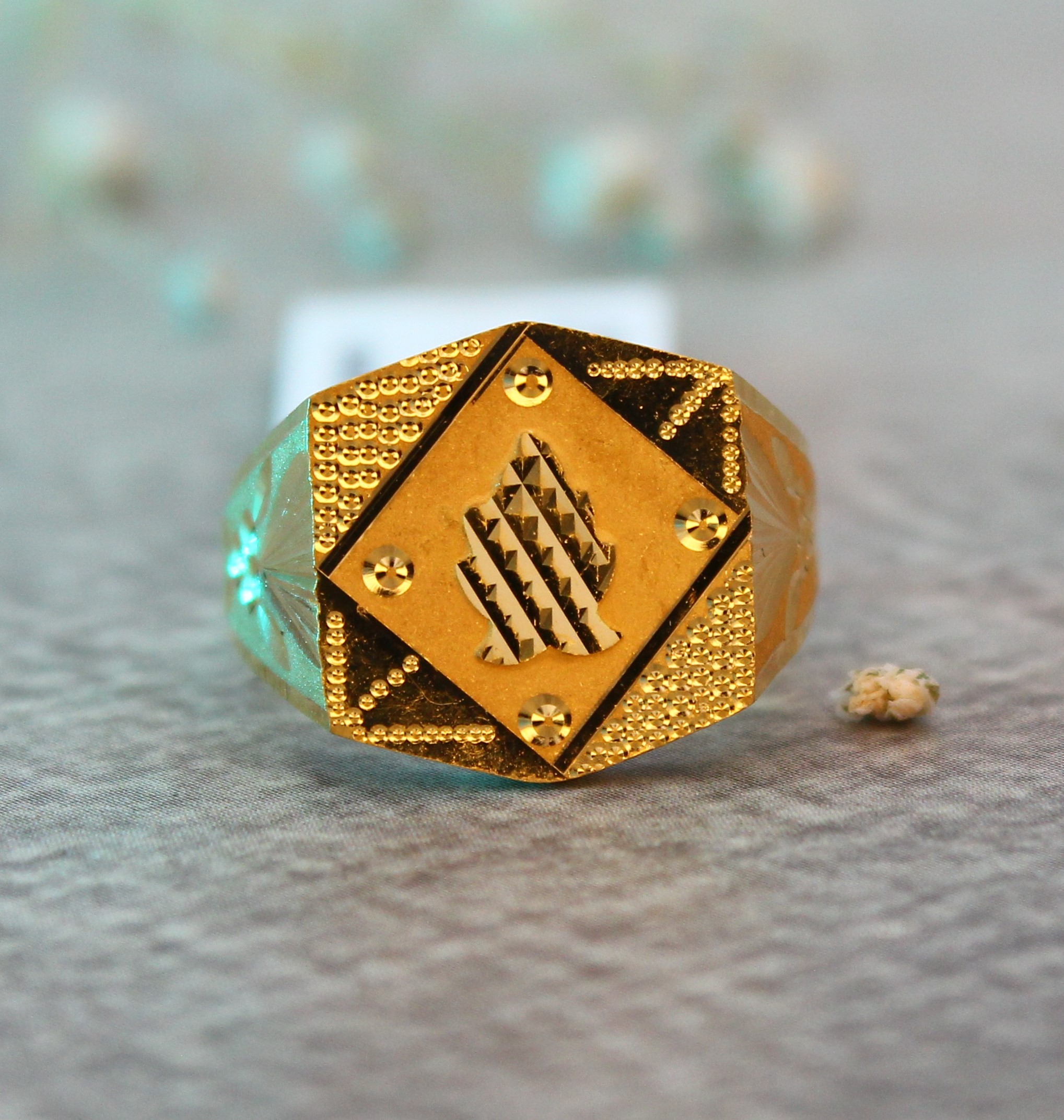 GENTS DESIGN GOLD RING 