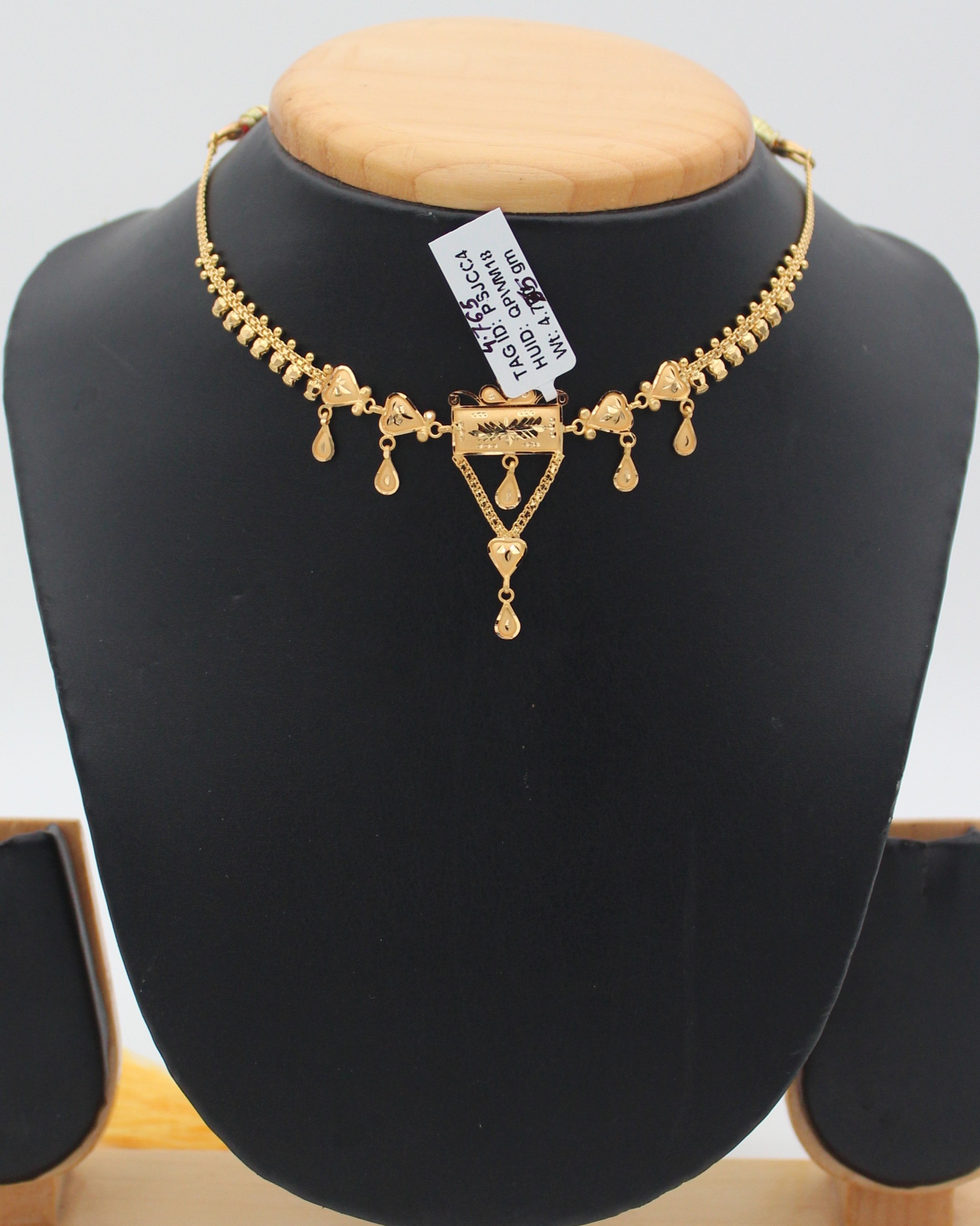 NECKLACE