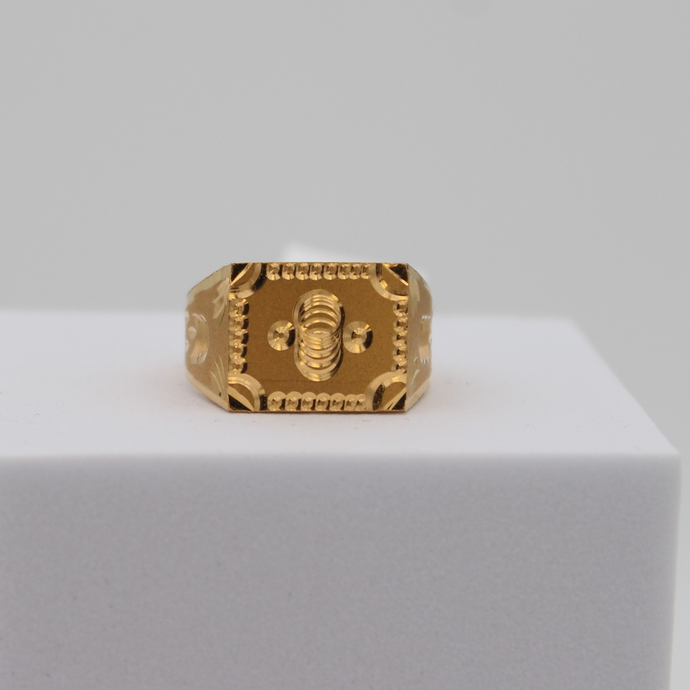 GENTS DESIGN GOLD RING 