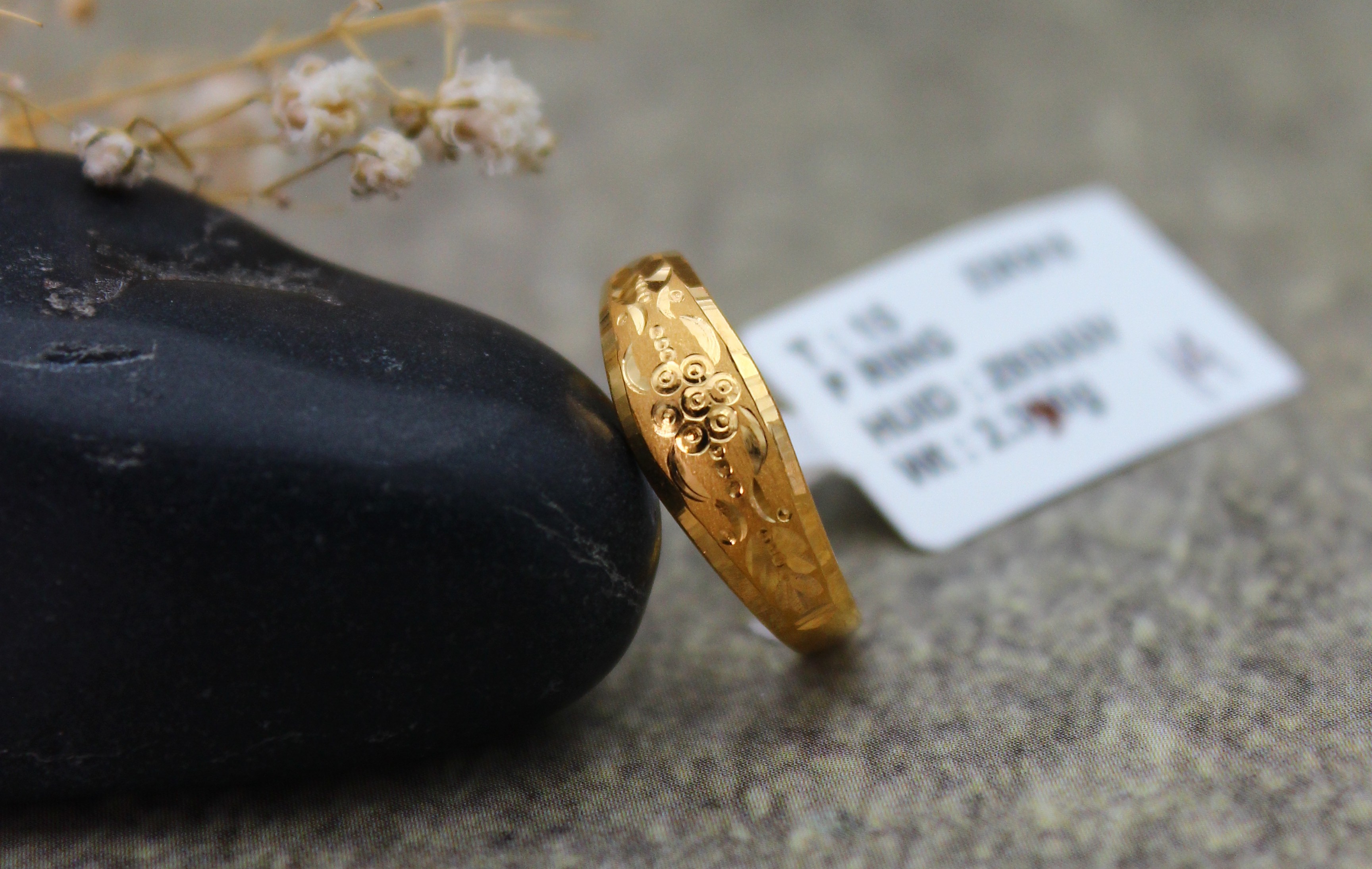LADIES GOLD DESIGN RING
