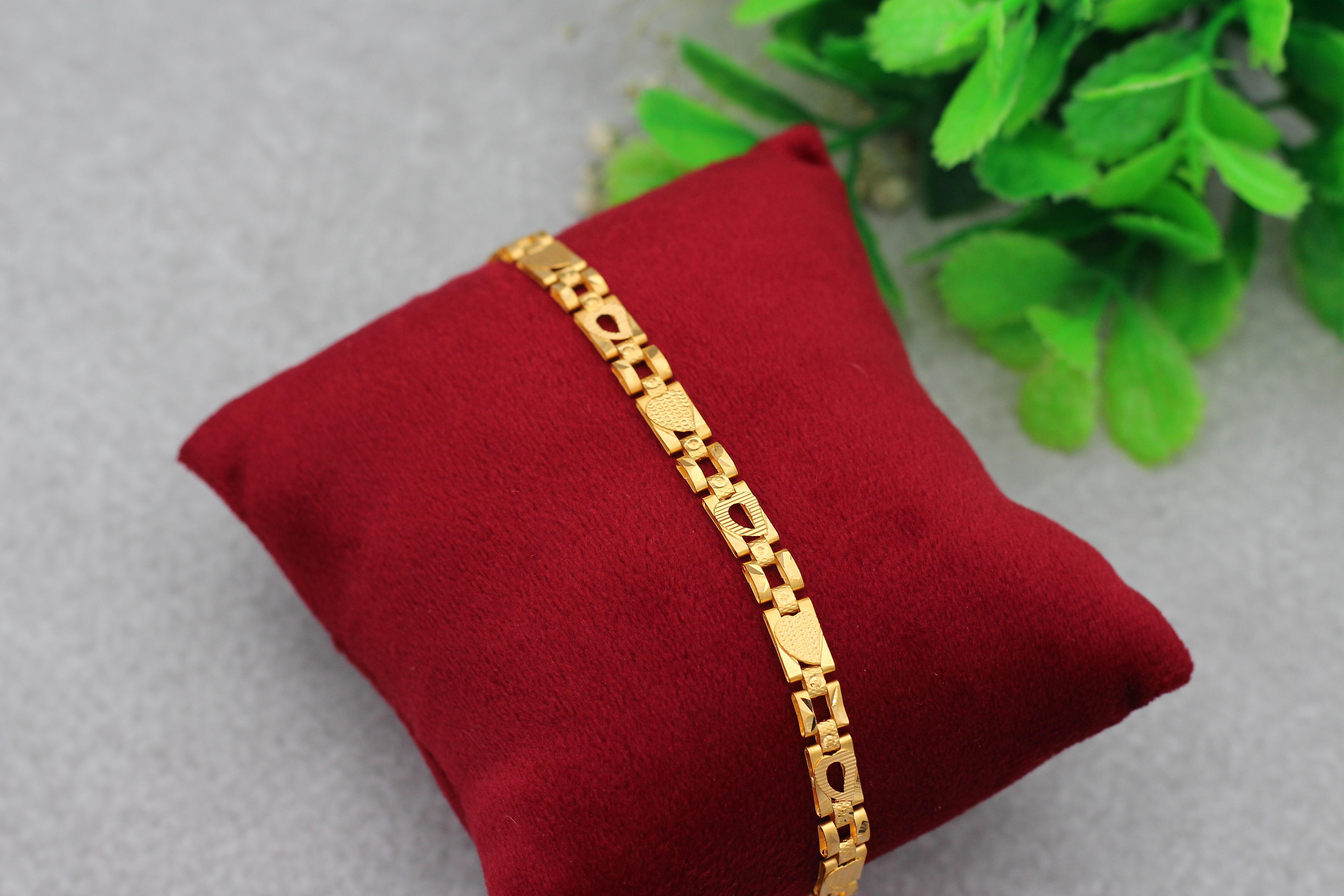 BRACELET