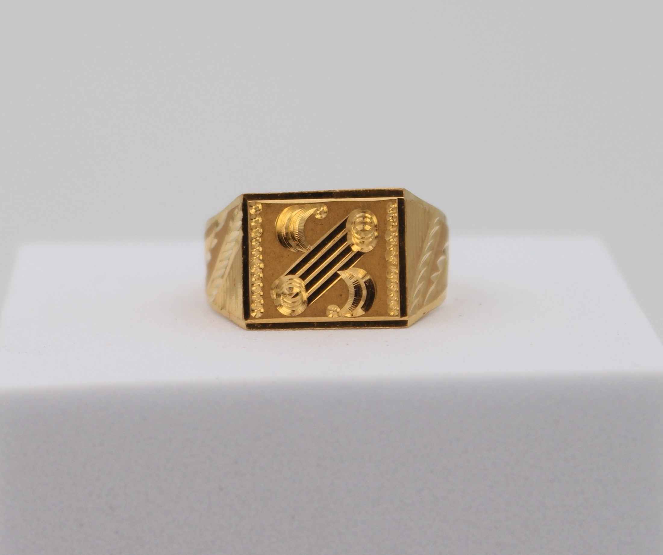 GENTS DESIGN GOLD RING 