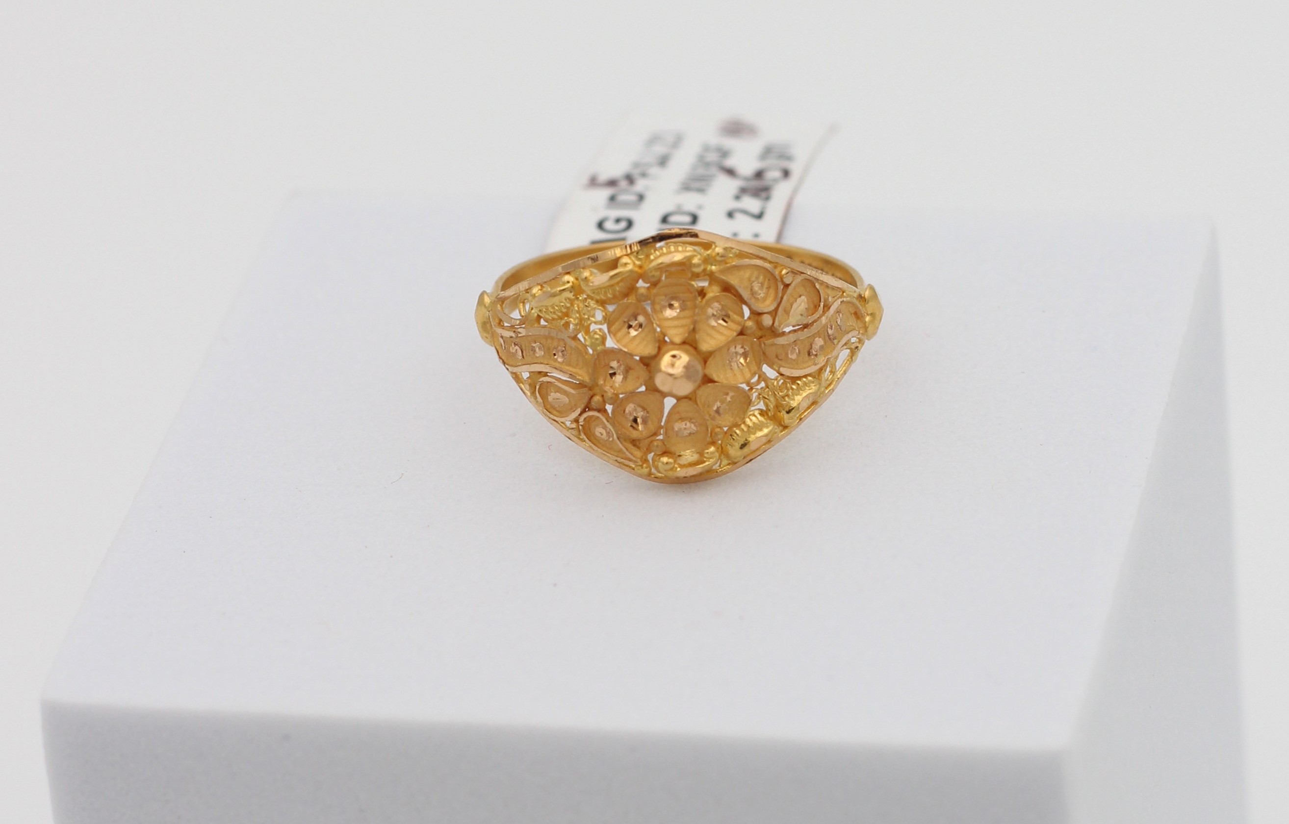 LADIES GOLD DESIGN RING
