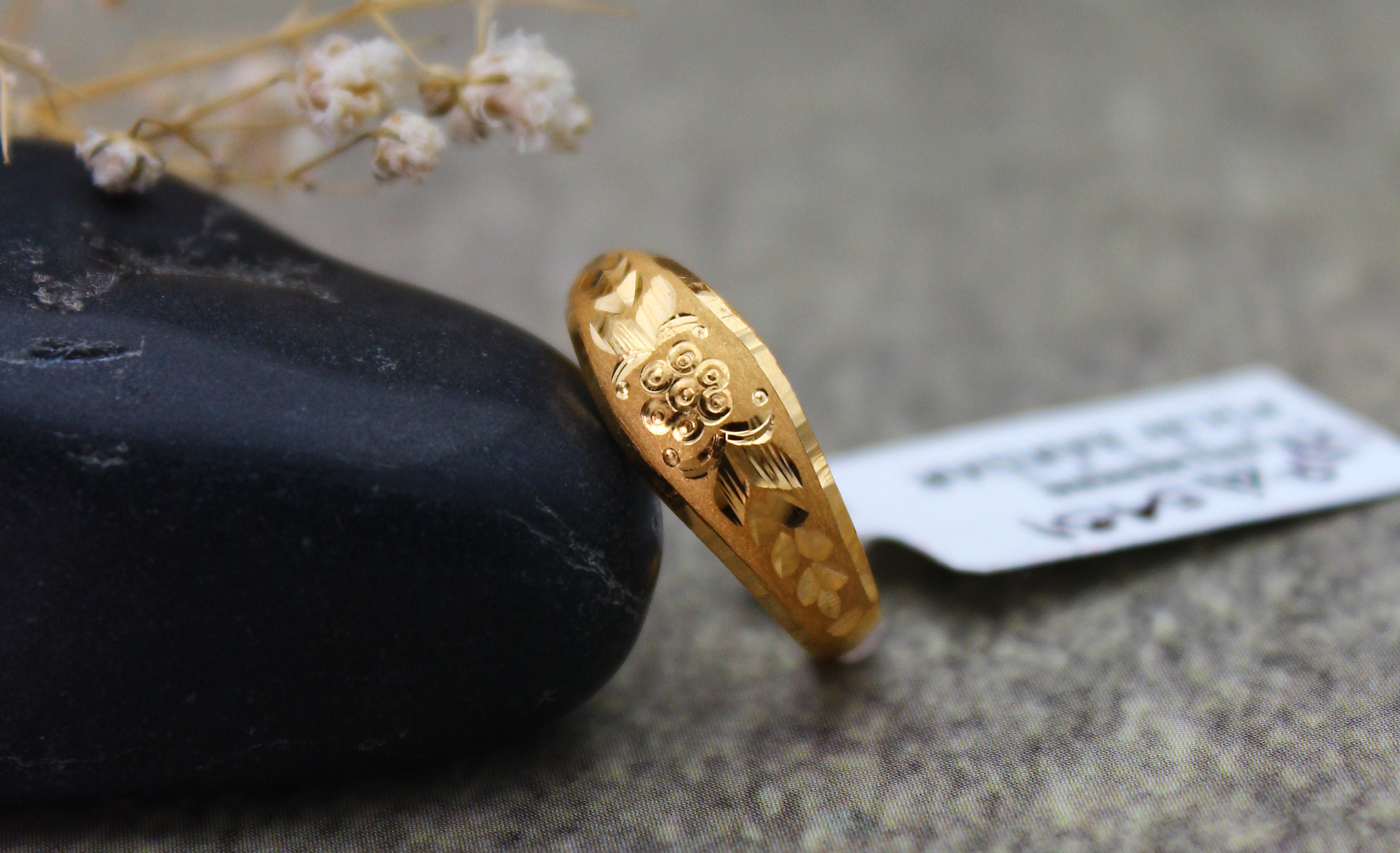 LADIES GOLD DESIGN RING